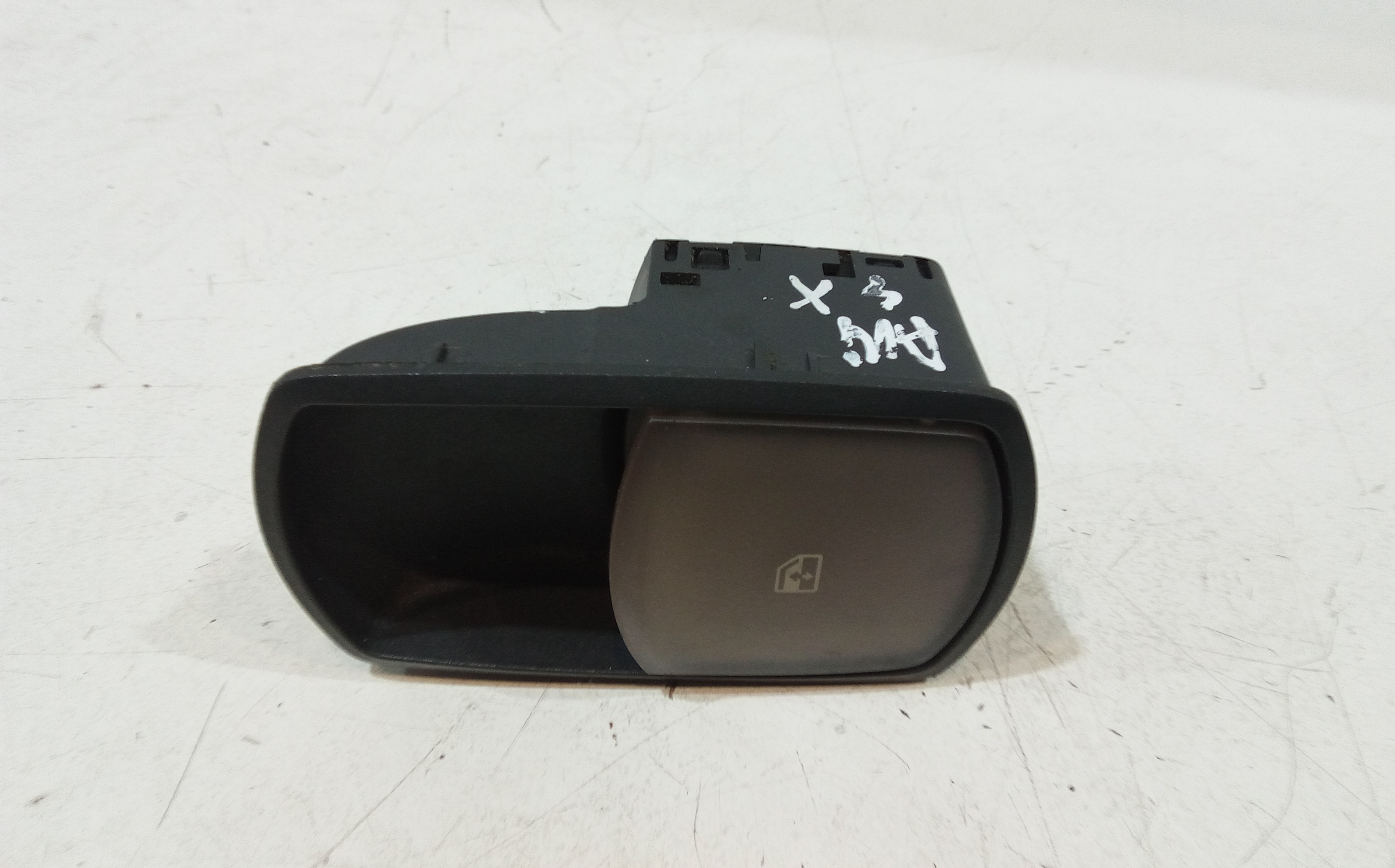 Interruttore Alzacristalli Porta Ant. Destro Usato