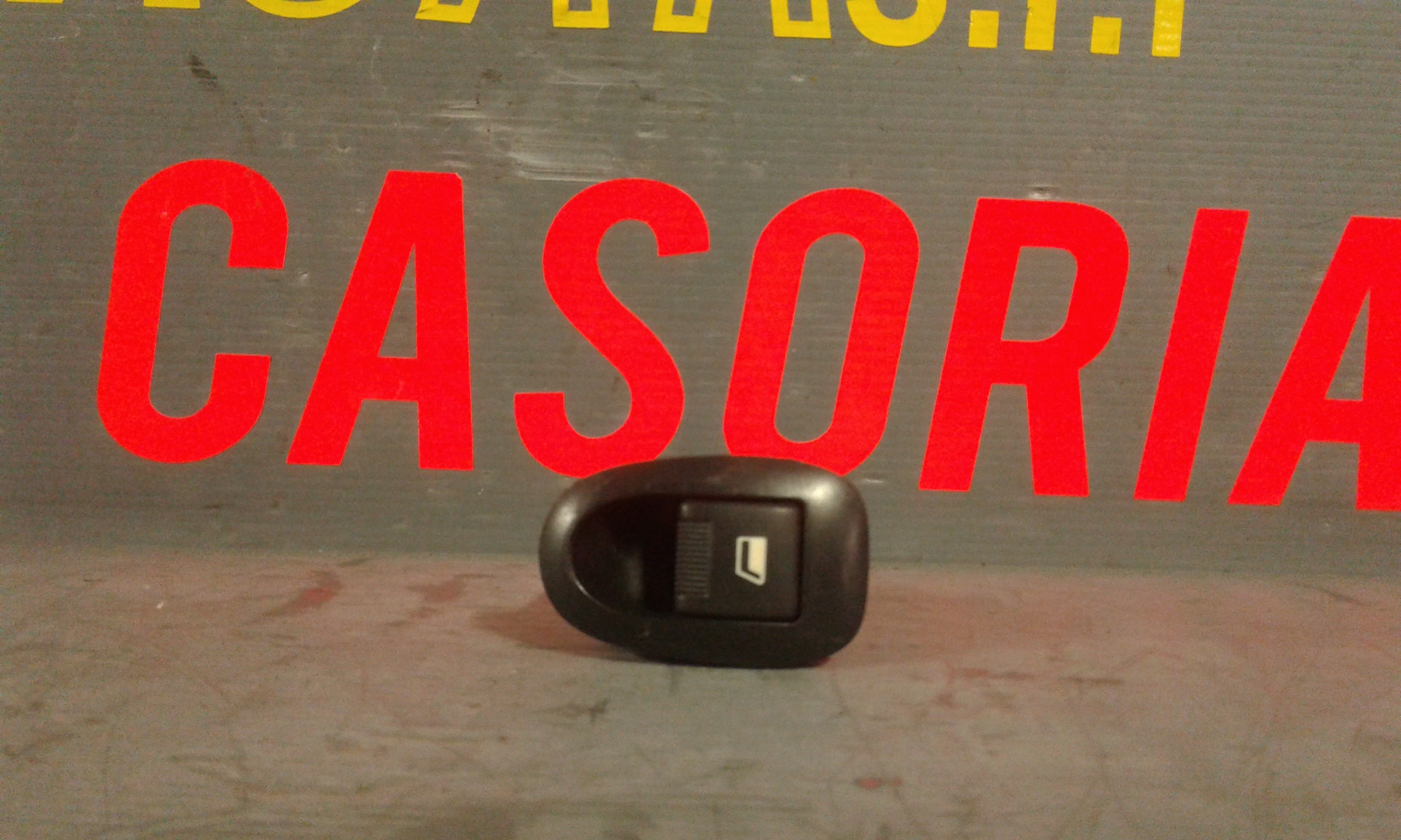 Interruttore Alzacristalli Porta Ant. Destro Usato