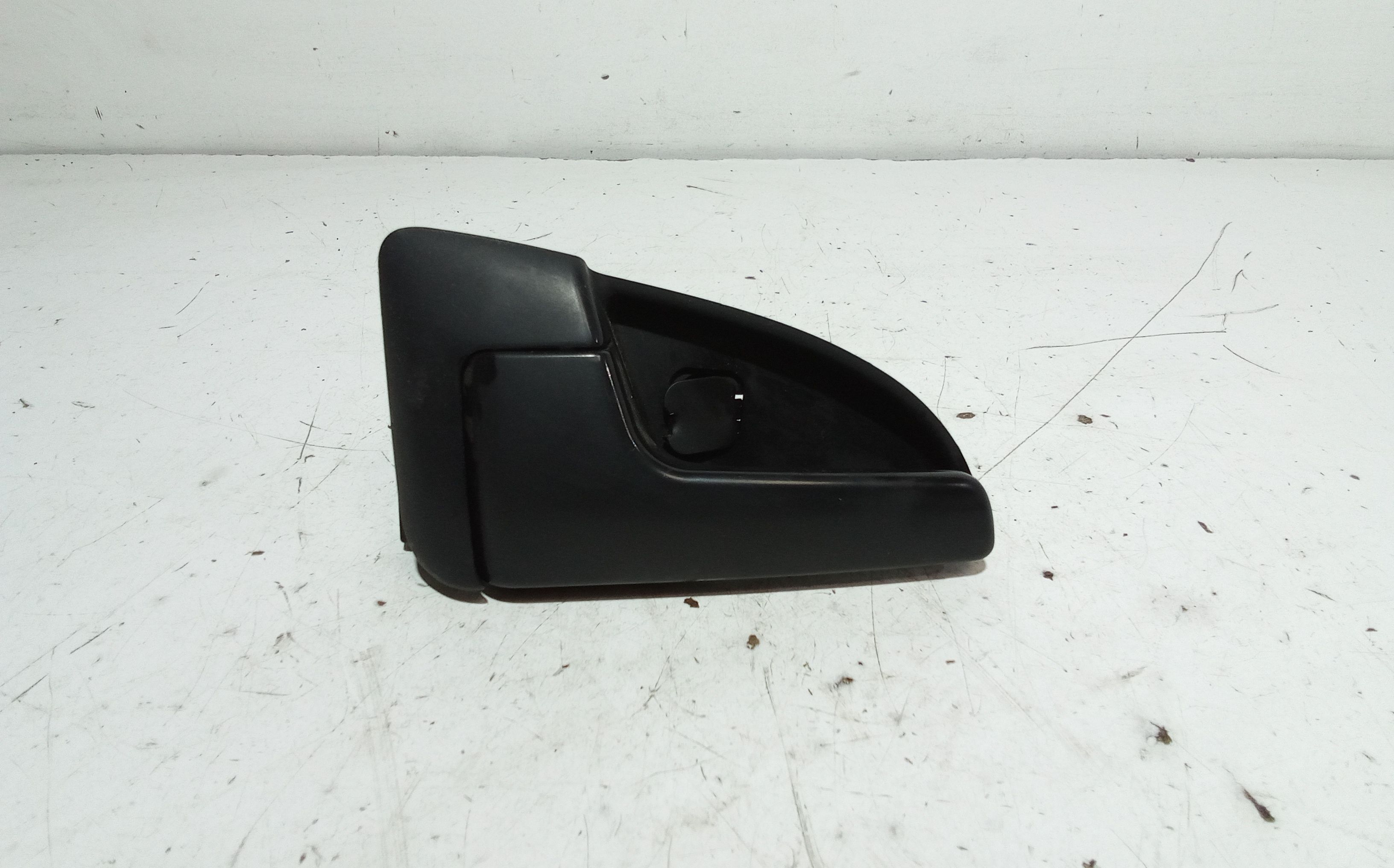 Maniglia Int. Apertura Porta Ant. Sinistro 826101H000EQ Usato