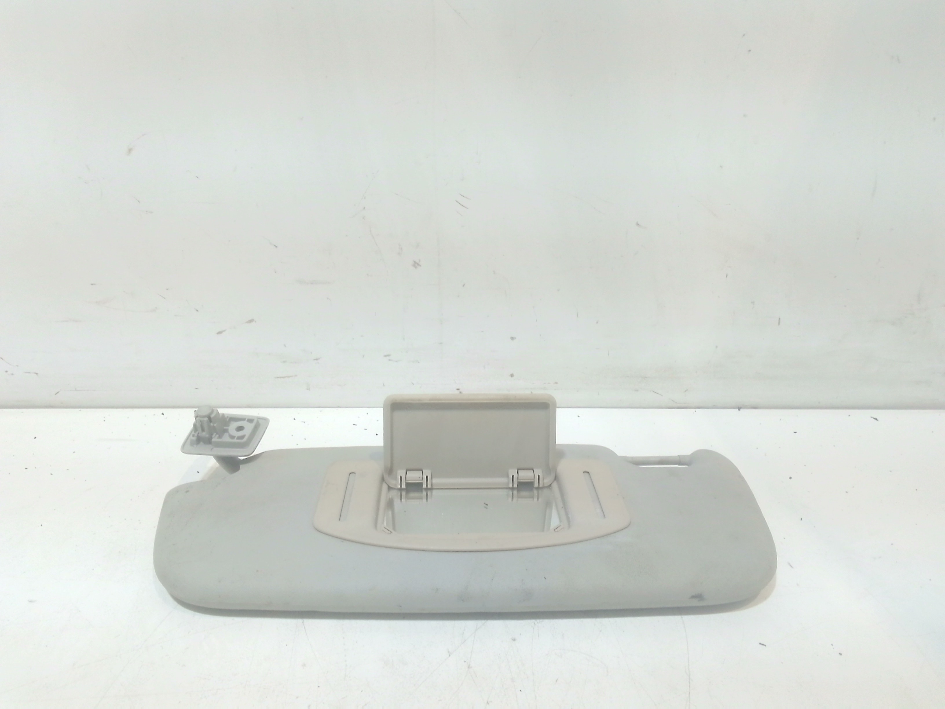 Aletta Parasole Parabrezza Sinistro A4548100910CH0A Usato