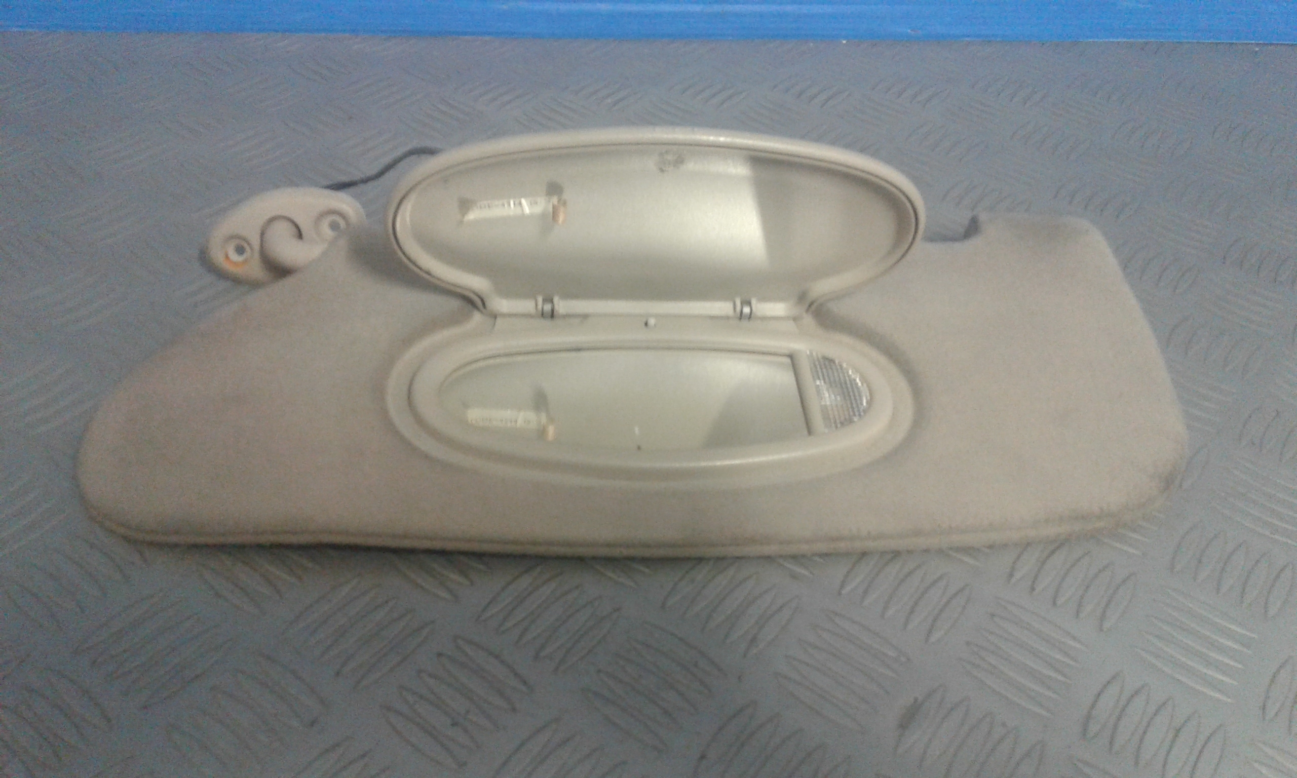 Aletta Parasole Parabrezza Sinistro K1EK37DK5AA Usato