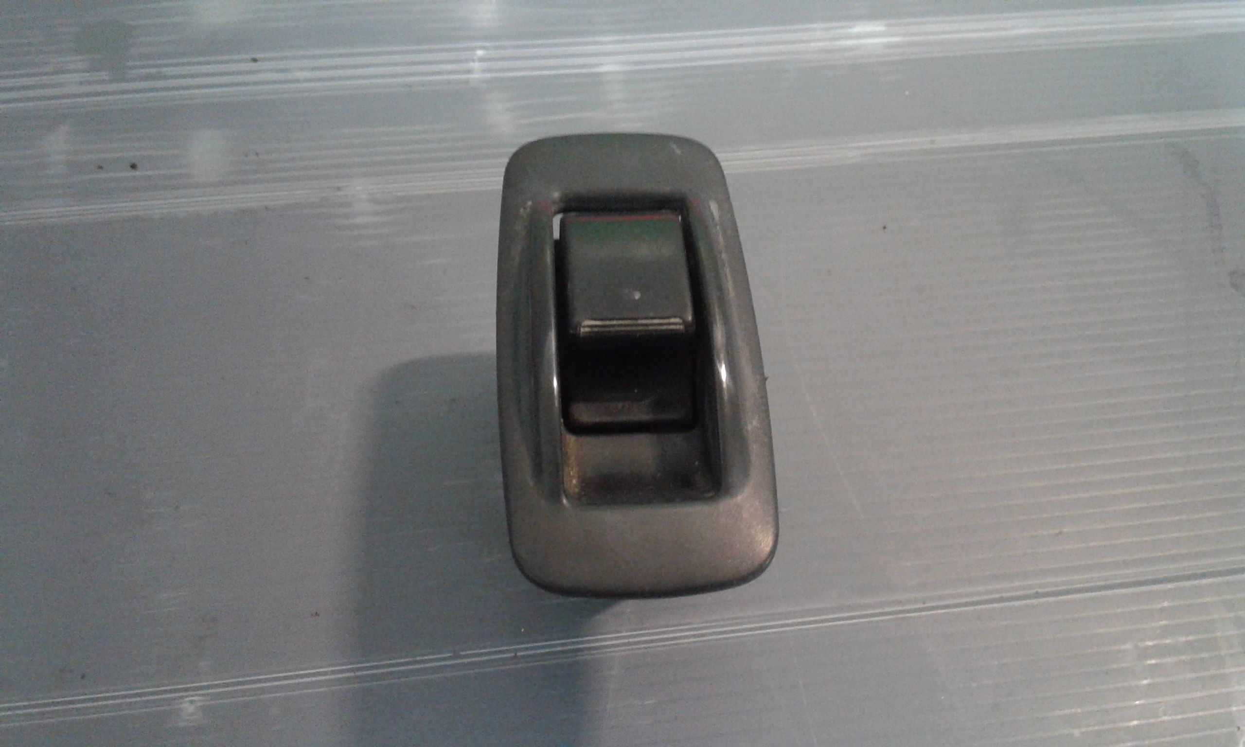 Interruttore Alzacristalli Porta Post. Sinistro 8481002041 Usato