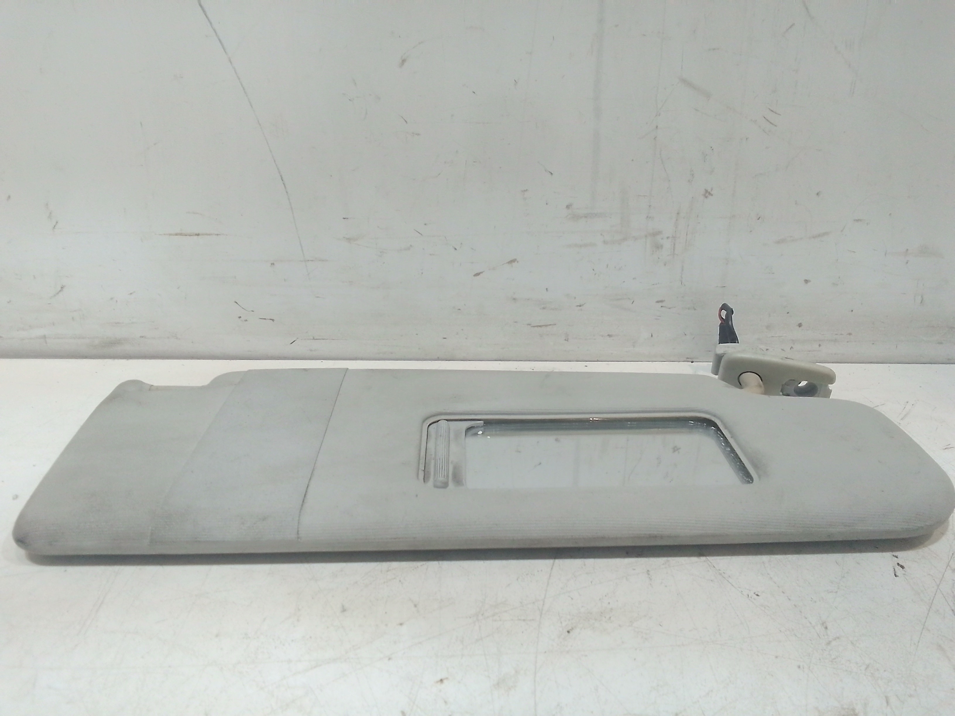 Aletta Parasole Parabrezza Destro 1K0857552L2F4 Usato