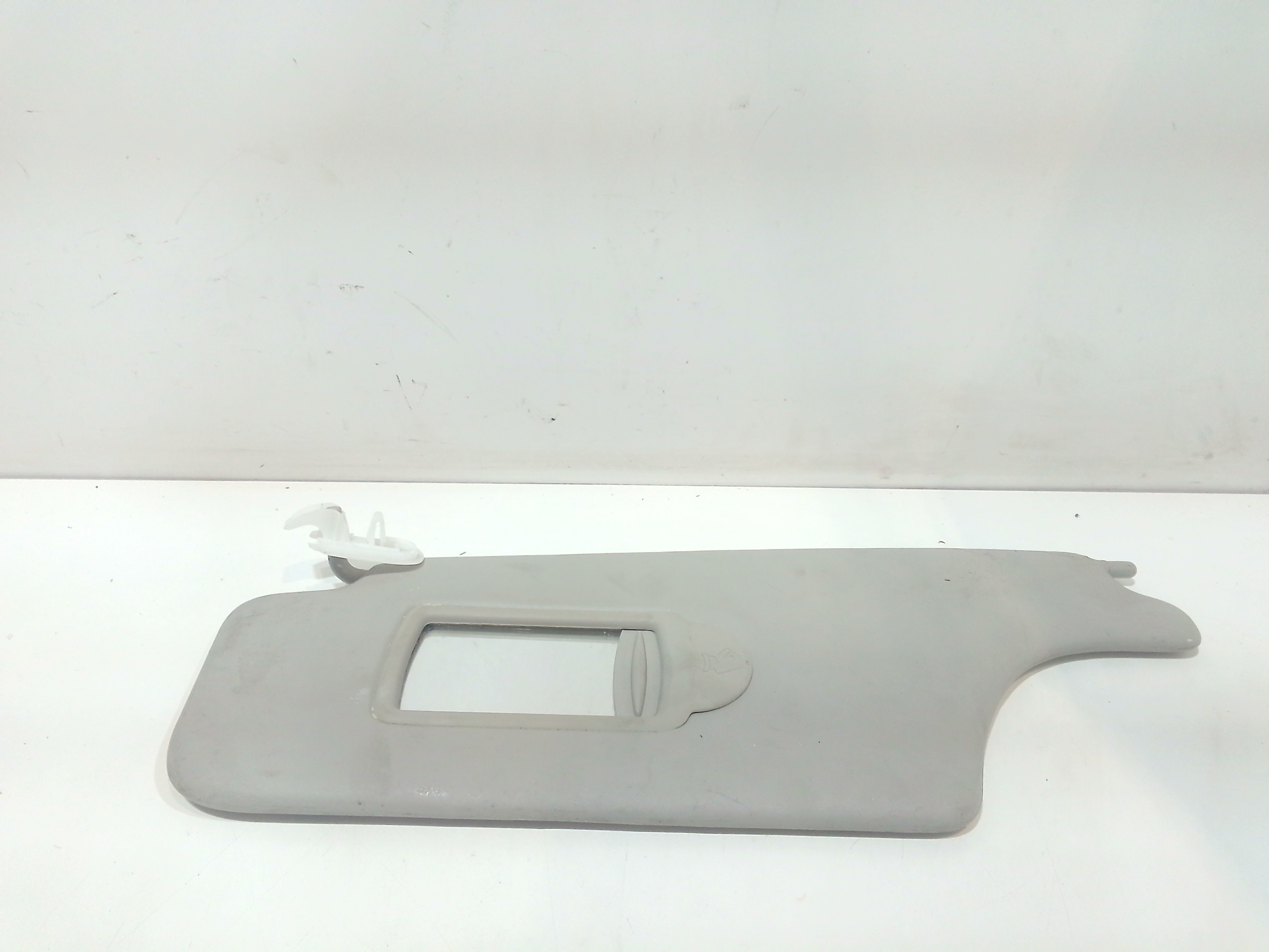 Aletta Parasole Parabrezza Sinistro 8200329035 Usato