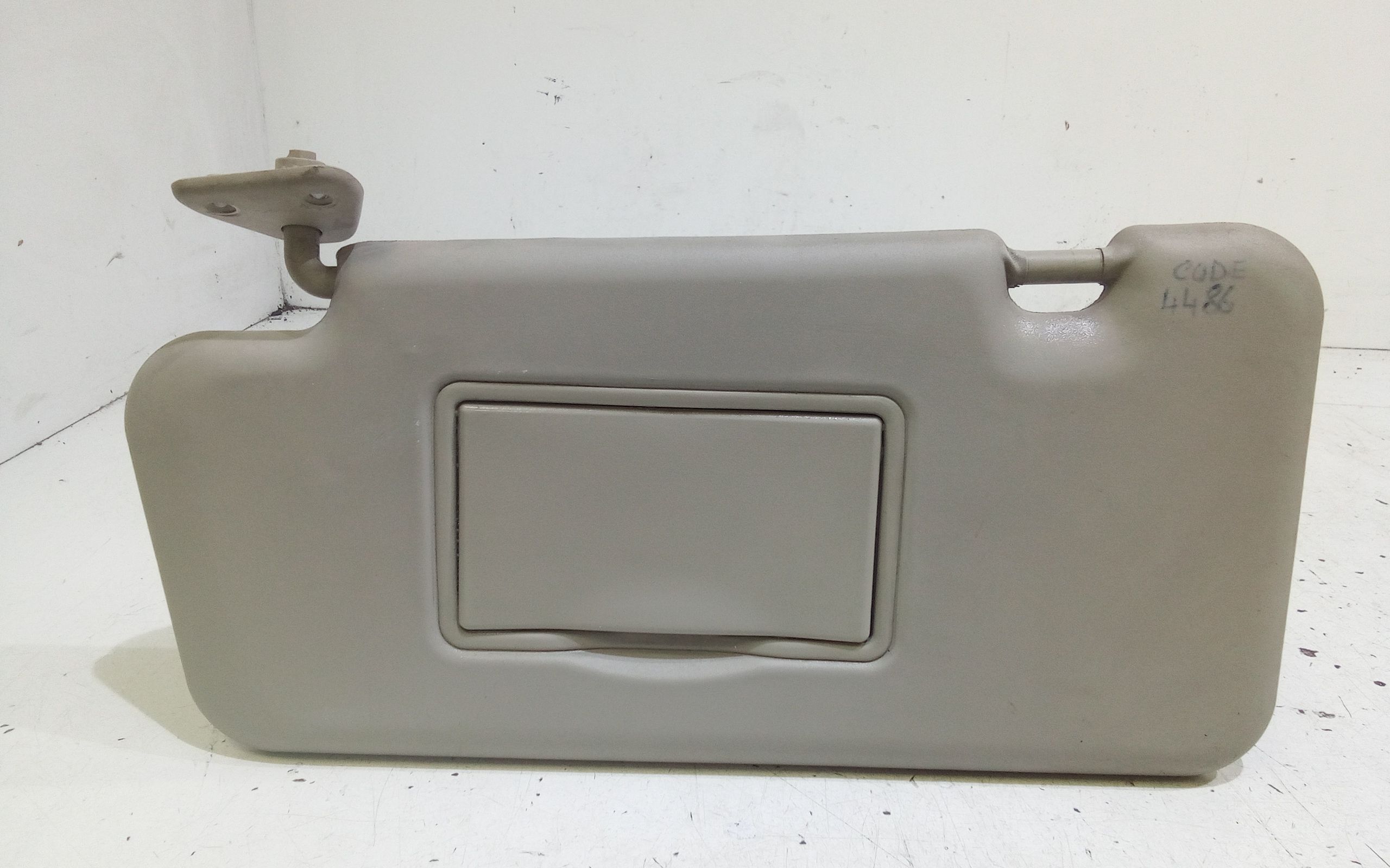 Aletta Parasole Parabrezza Sinistro 964019U100 Usato