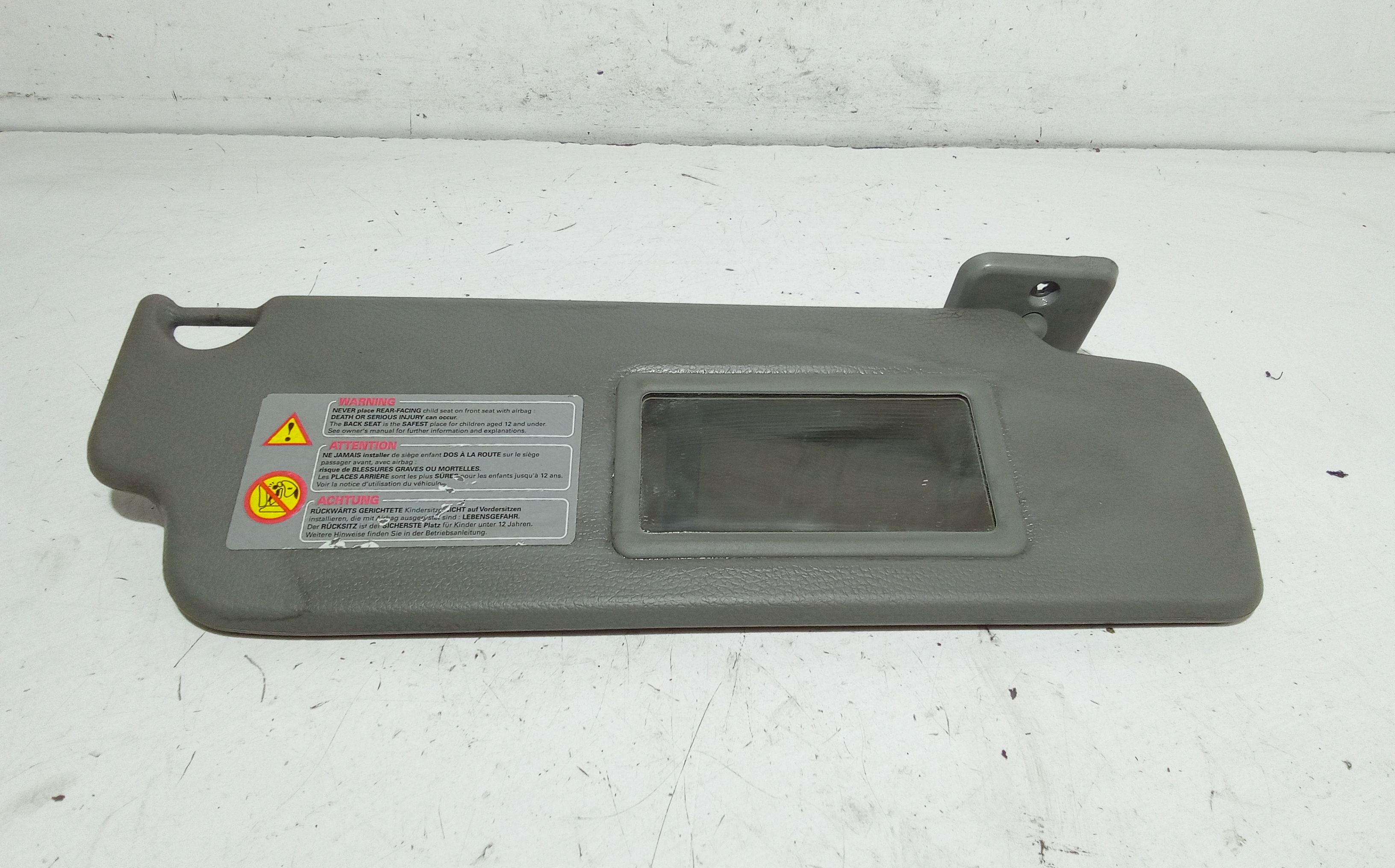 Aletta Parasole Parabrezza Destro 8200190789 Usato