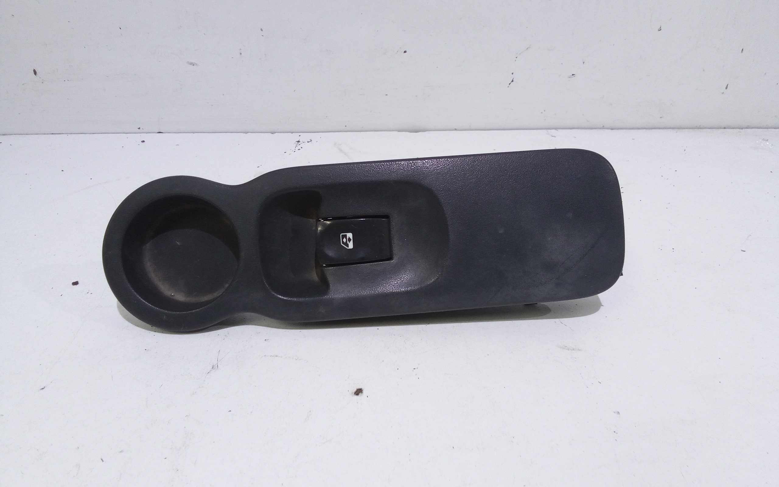 Interruttore Alzacristalli Porta Ant. Destro 8200214936 Usato