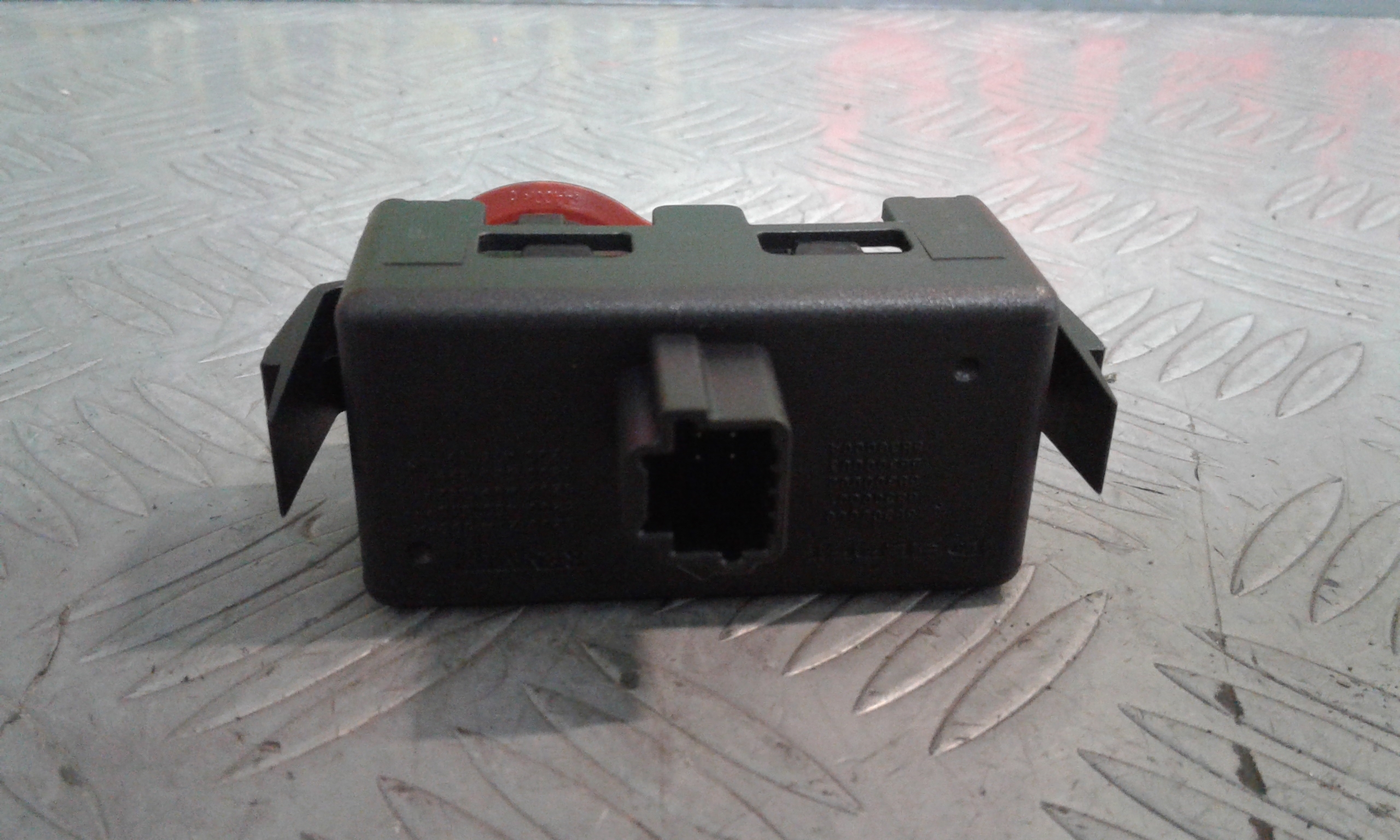 Interruttore Luci Emergenza 252103766R Usato