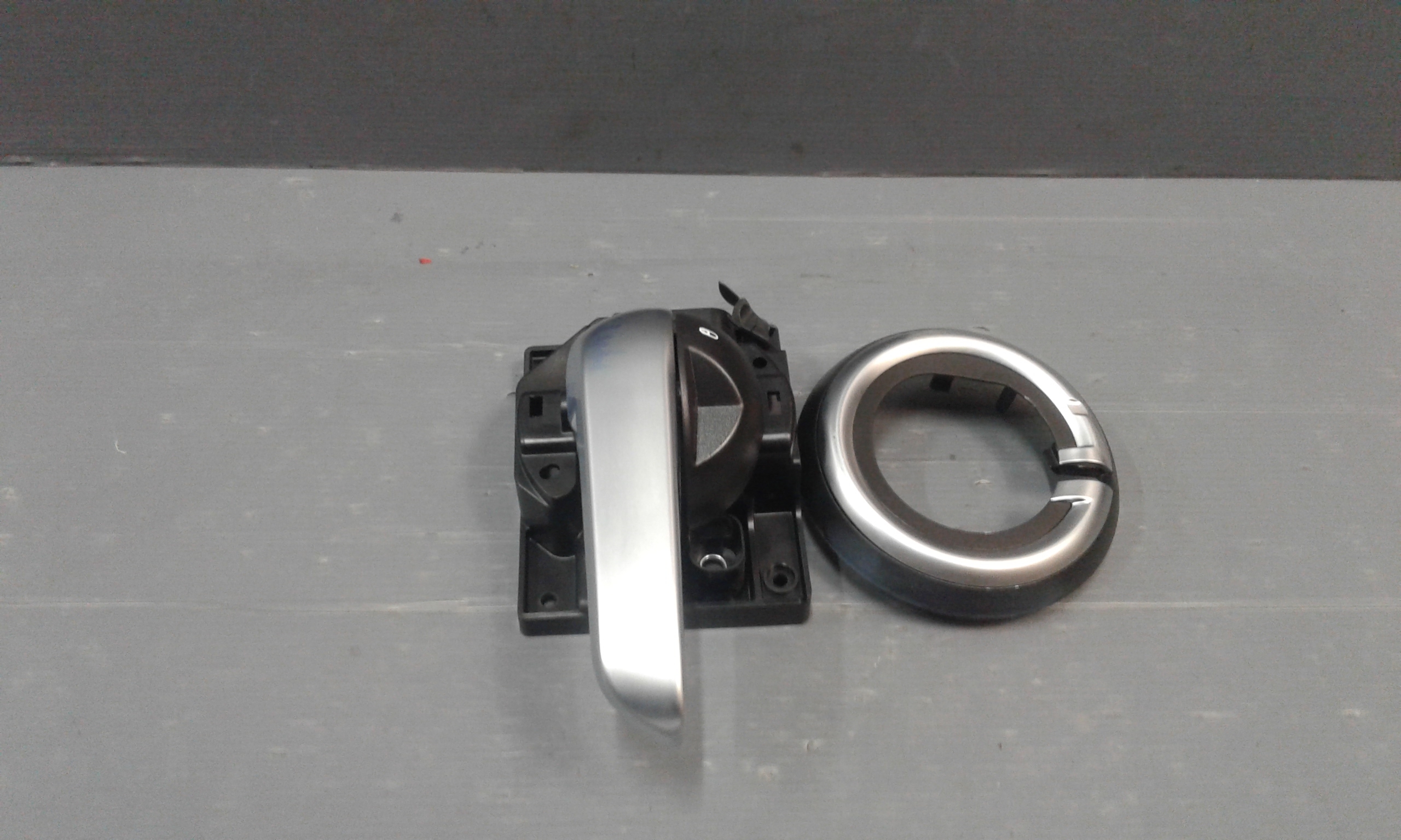 Maniglia Int. Apertura Porta Ant. Sinistro 735610512 Usato