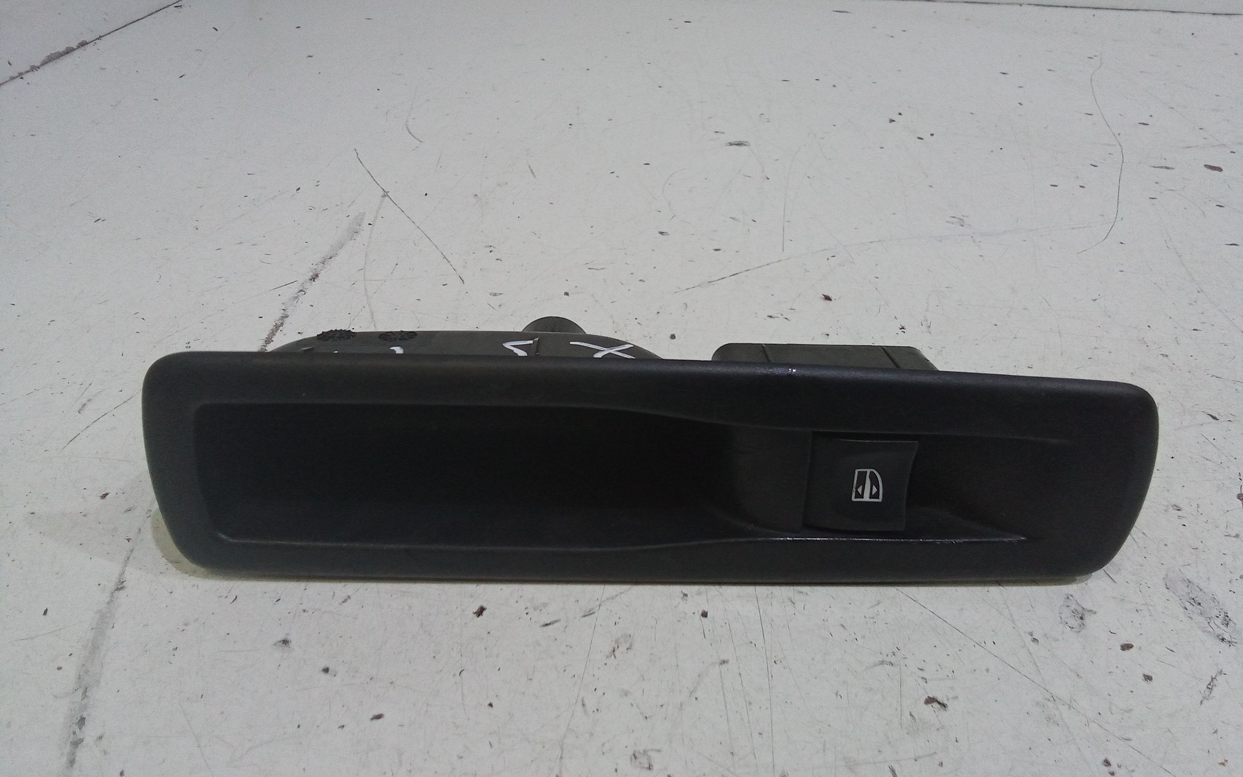 Interruttore Alzacristalli Porta Post. Sinistro 254010003R Usato