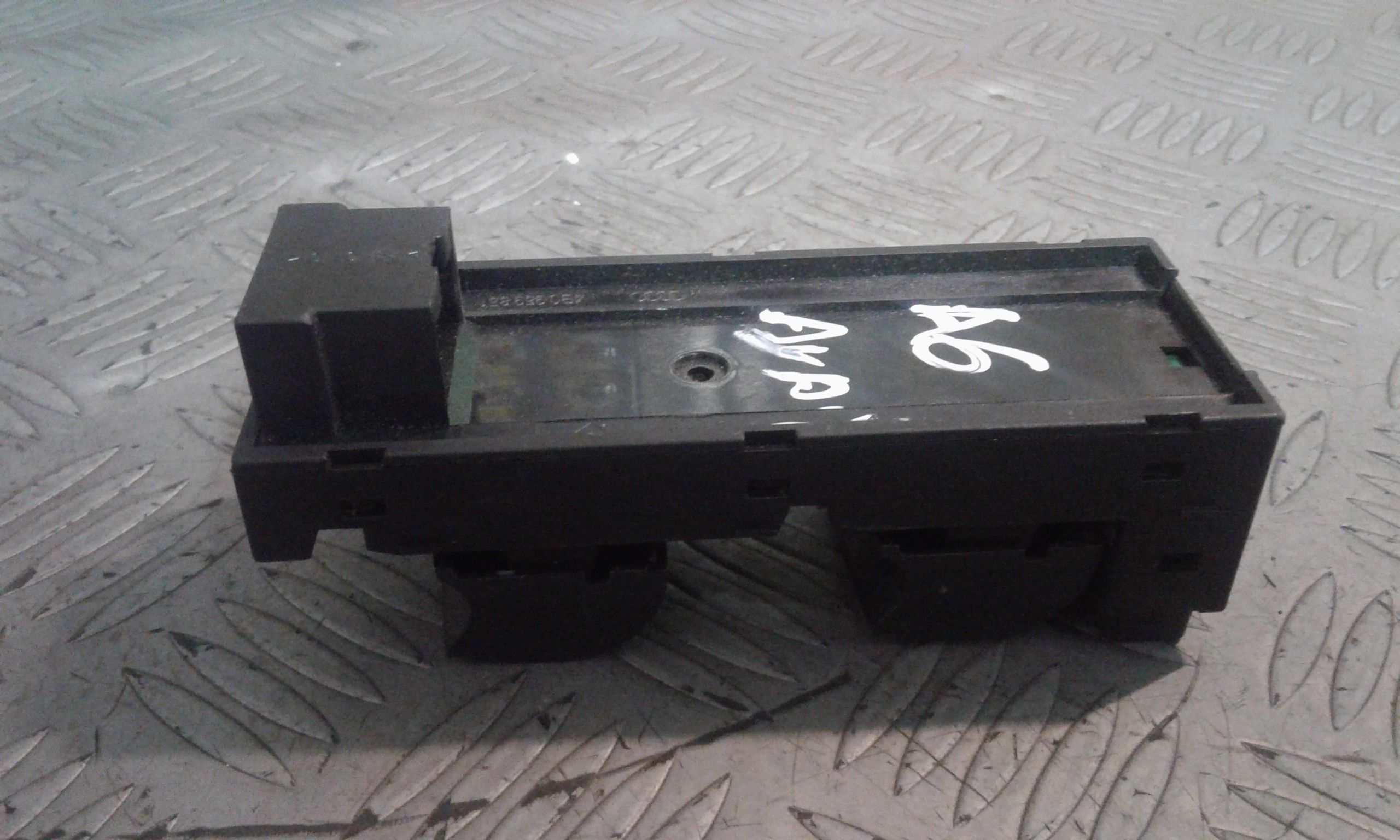 Interruttore Alzacristalli Porta Ant. Sinistro Usato