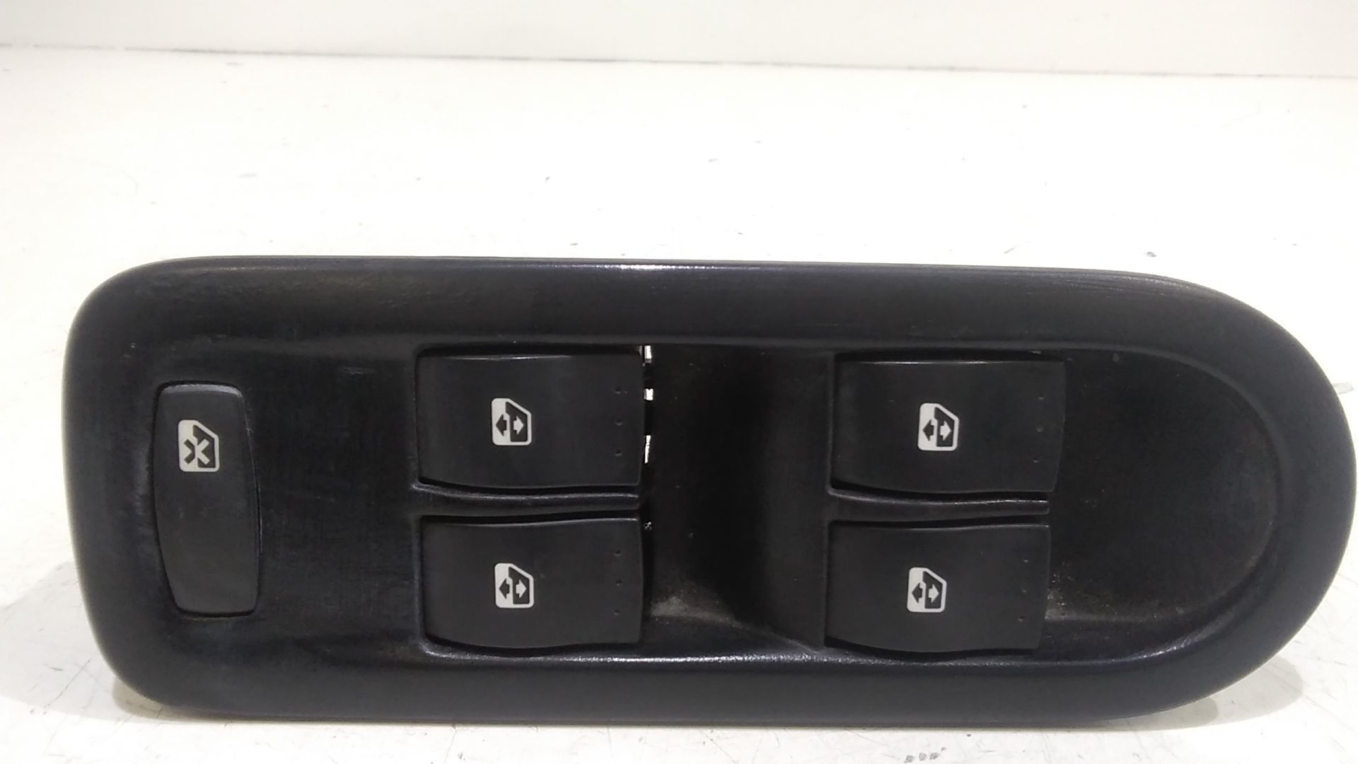 Interruttore Alzacristalli Porta Ant. Sinistro 8200108269 Usato