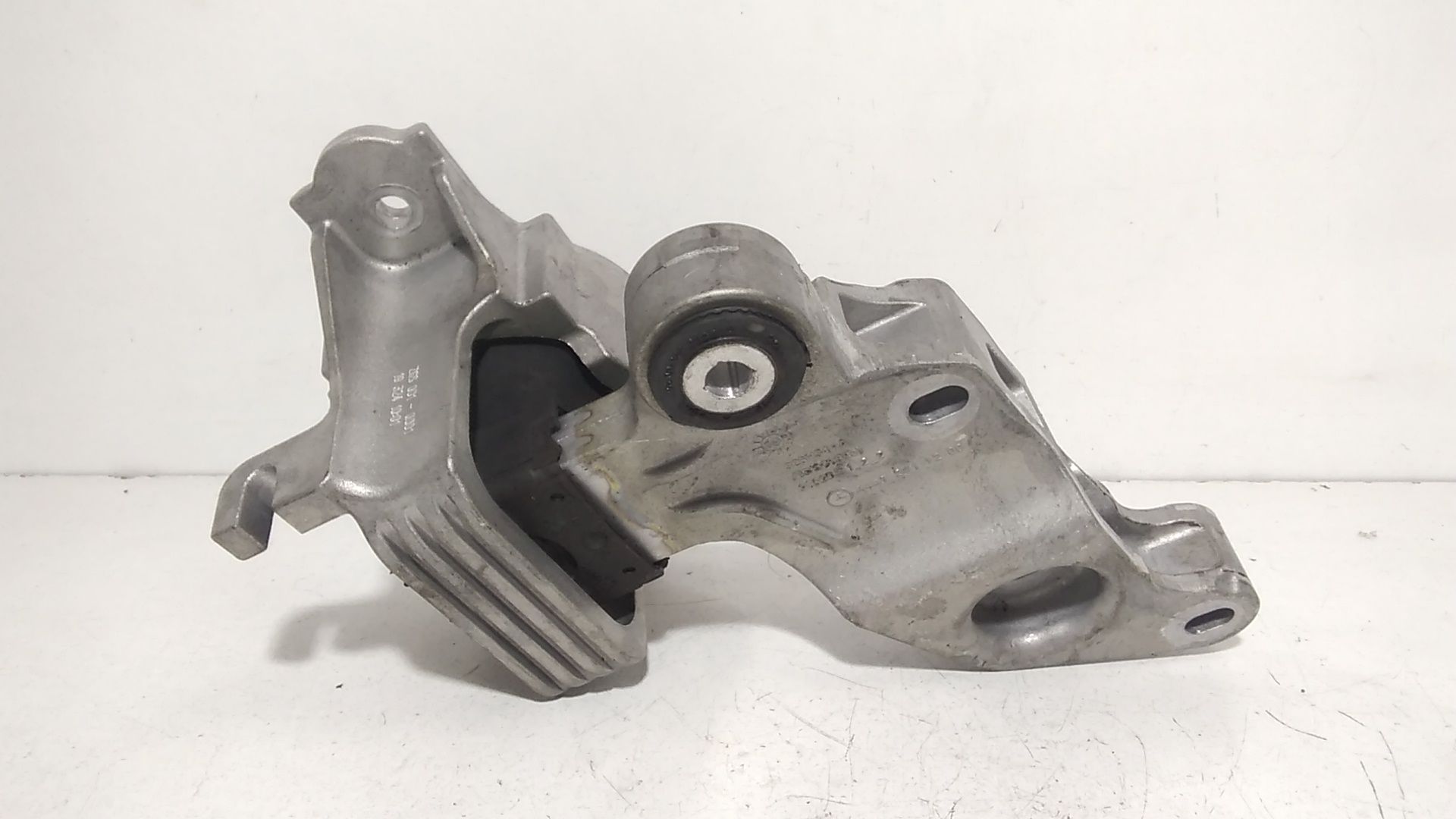 Piastra Alloggiamento Supporto Motore (Con Eventuale Bielletta O Tirante Associato) Usato