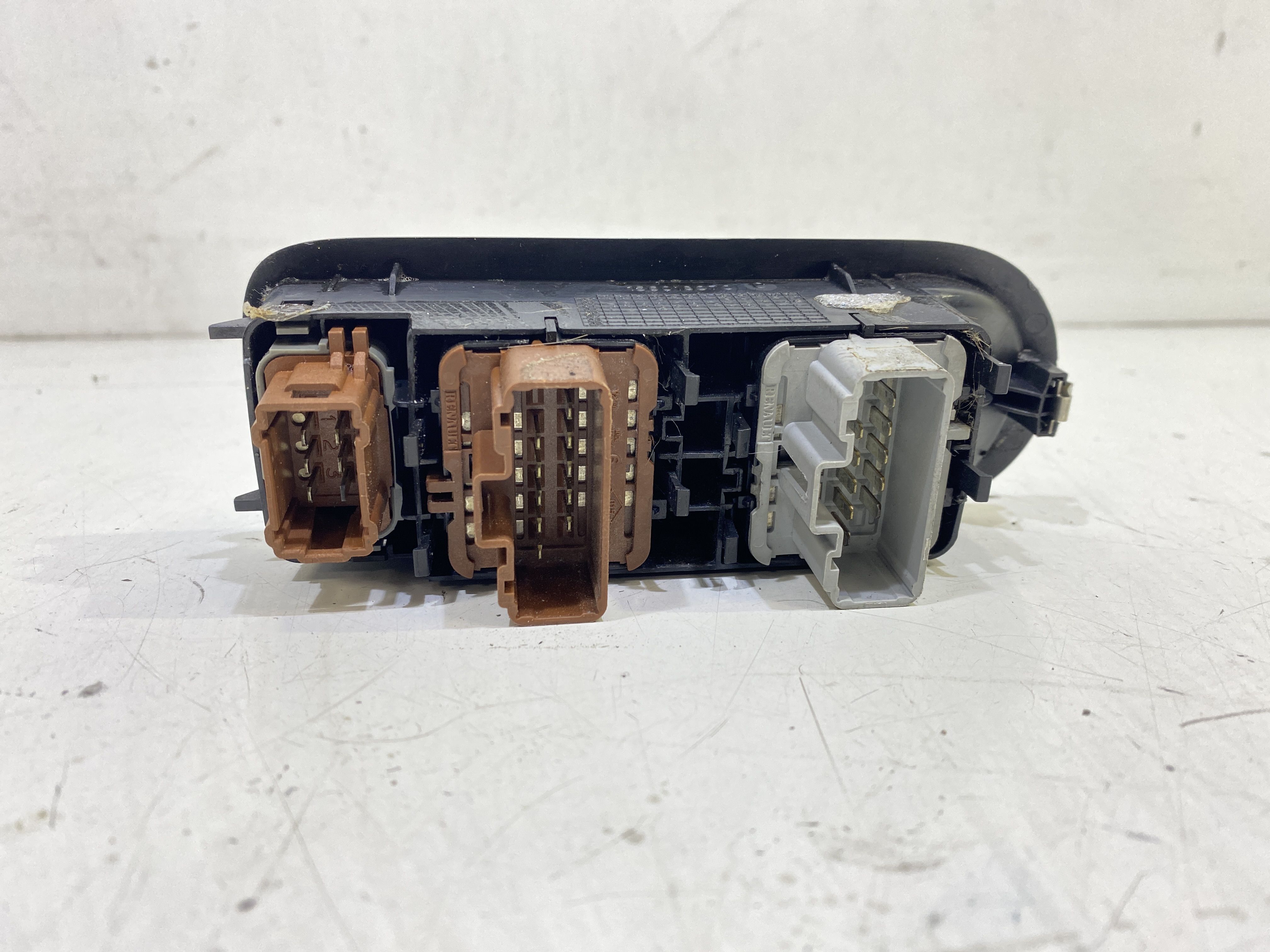 Interruttore Alzacristalli Porta Ant. Sinistro 8200107772 Usato