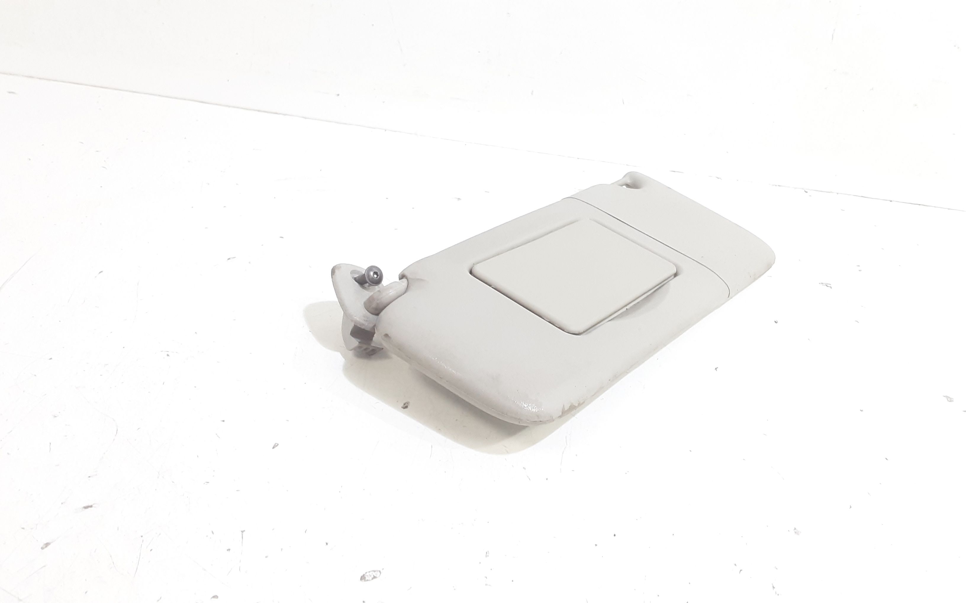 Aletta Parasole Parabrezza Sinistro 8200385101 Usato