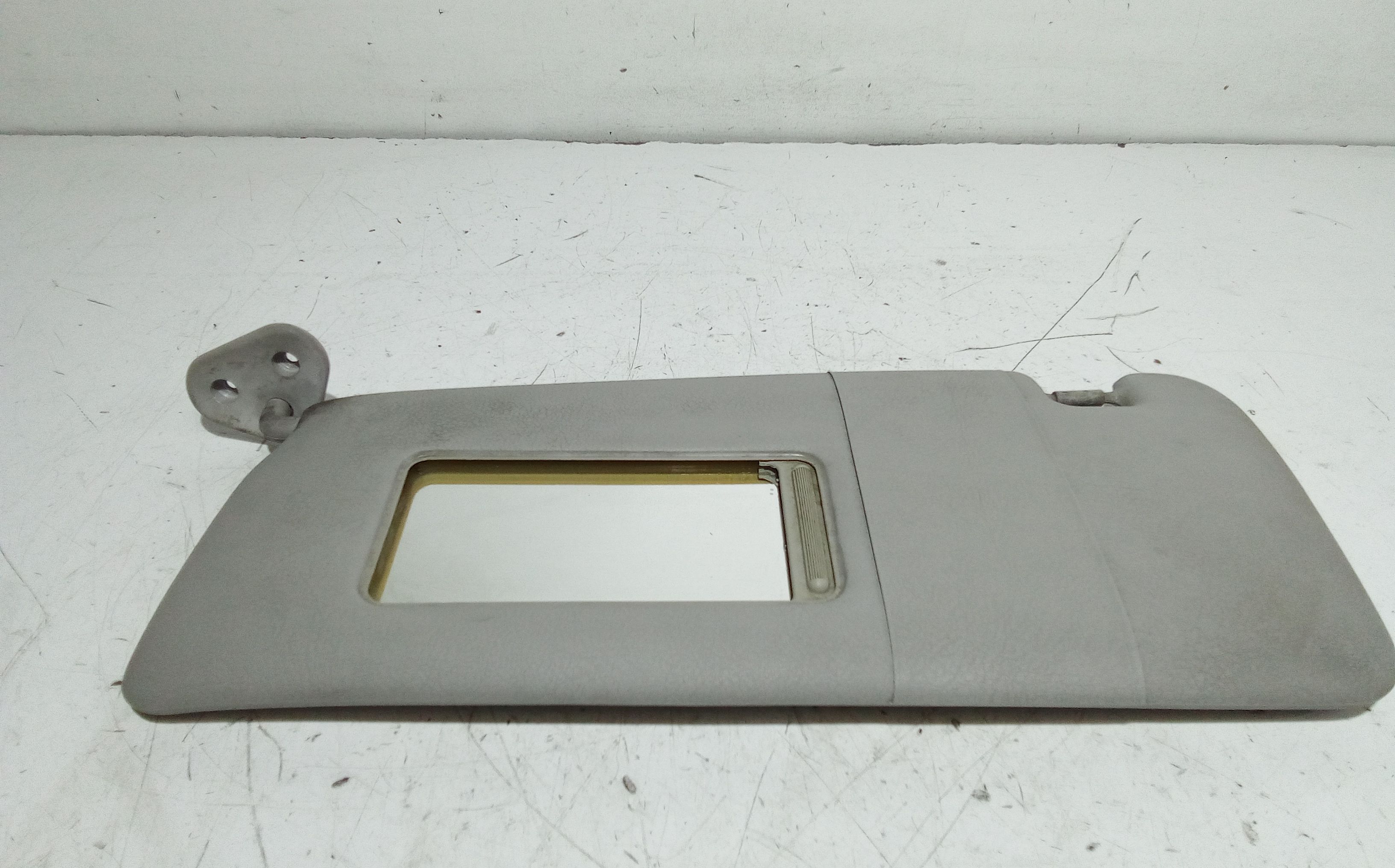 Aletta Parasole Parabrezza Sinistro 51162699047 Usato