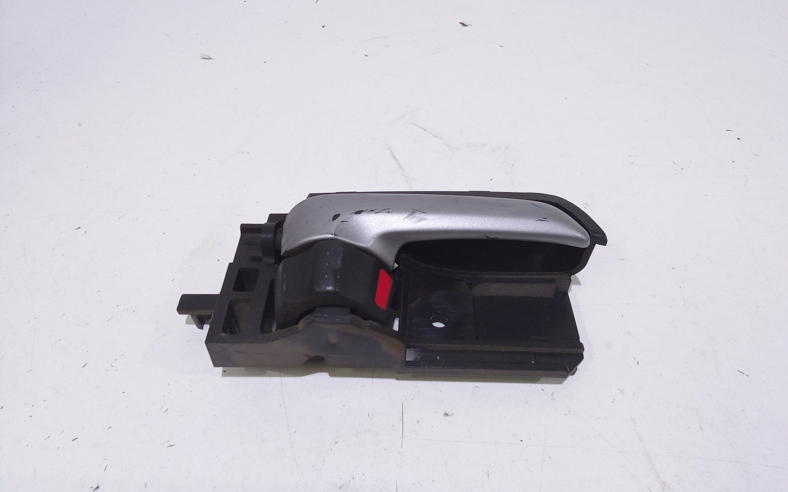 Maniglia Int. Apertura Porta Post. Destro 8311062J00S1S Usato