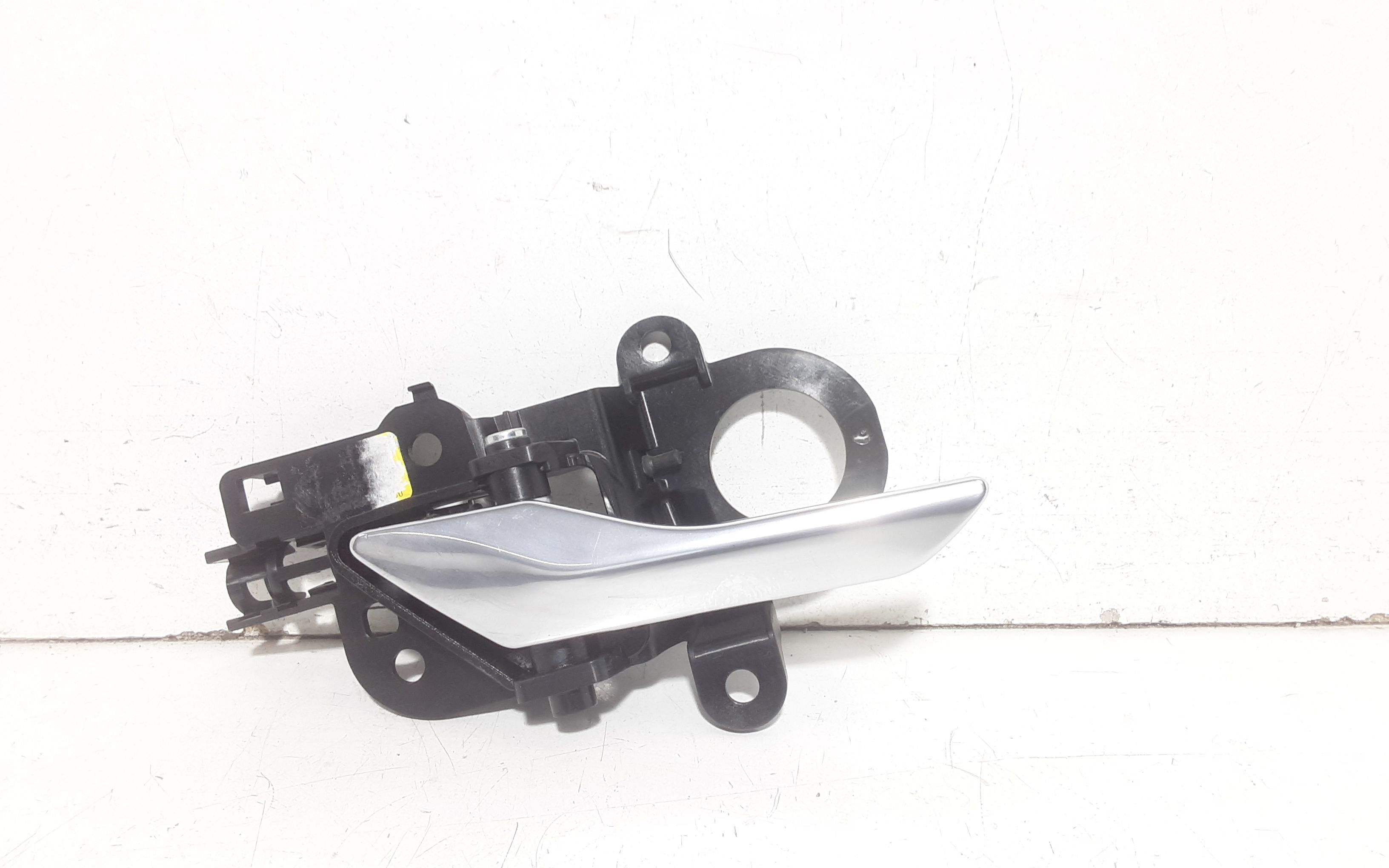 Maniglia Int. Apertura Porta Ant. Sinistro J9C12906 Usato