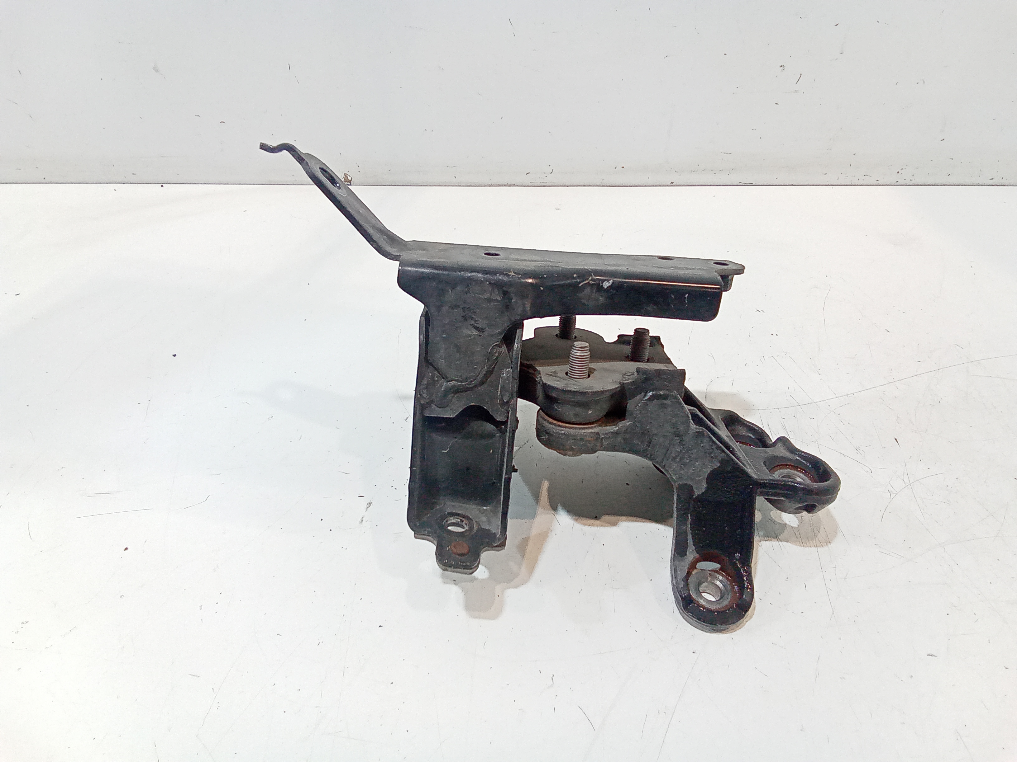 Piastra Alloggiamento Supporto Motore (Con Eventuale Bielletta O Tirante Associato) Usato