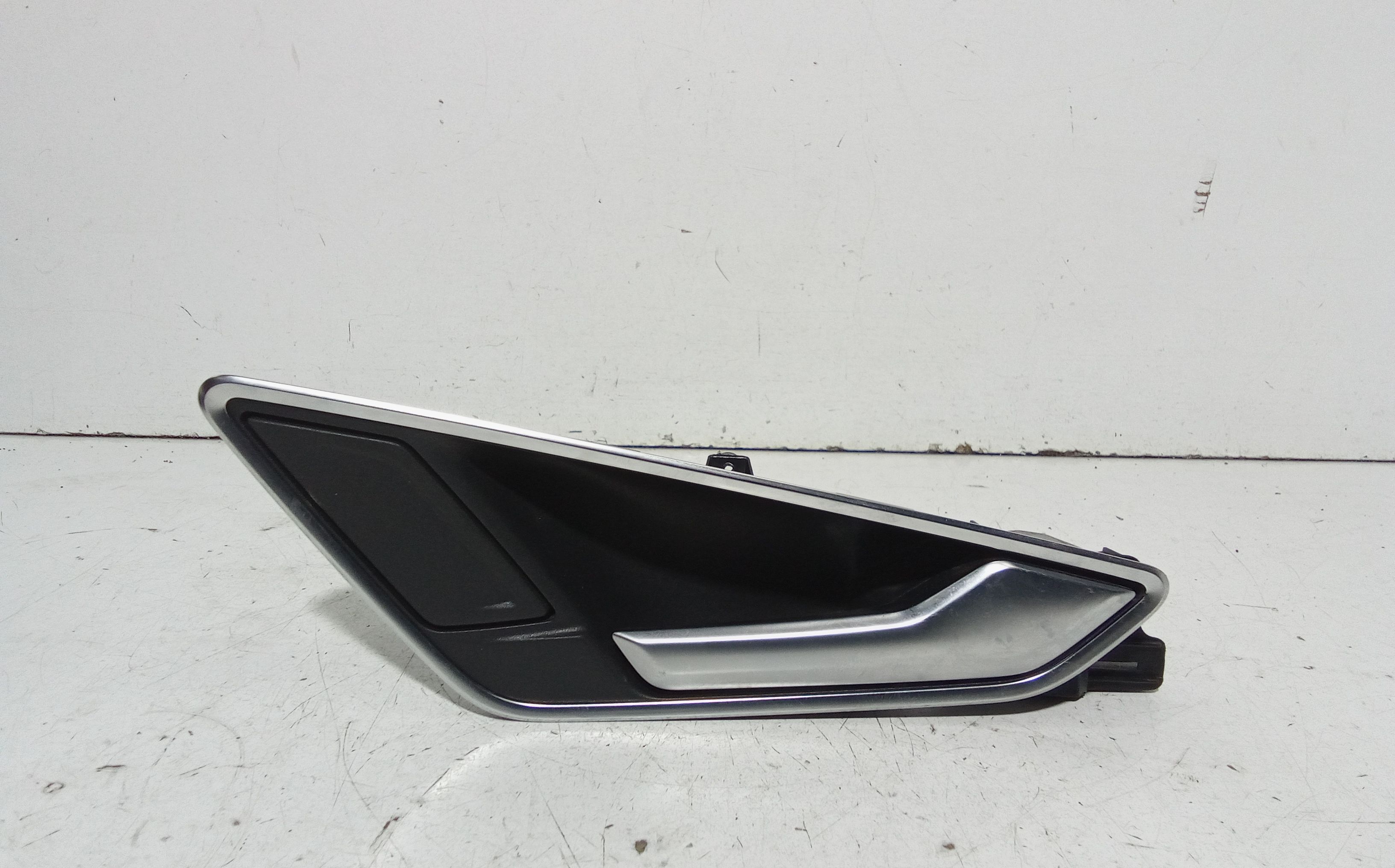 Maniglia Int. Apertura Porta Post. Destro 81A837020B4PK Usato