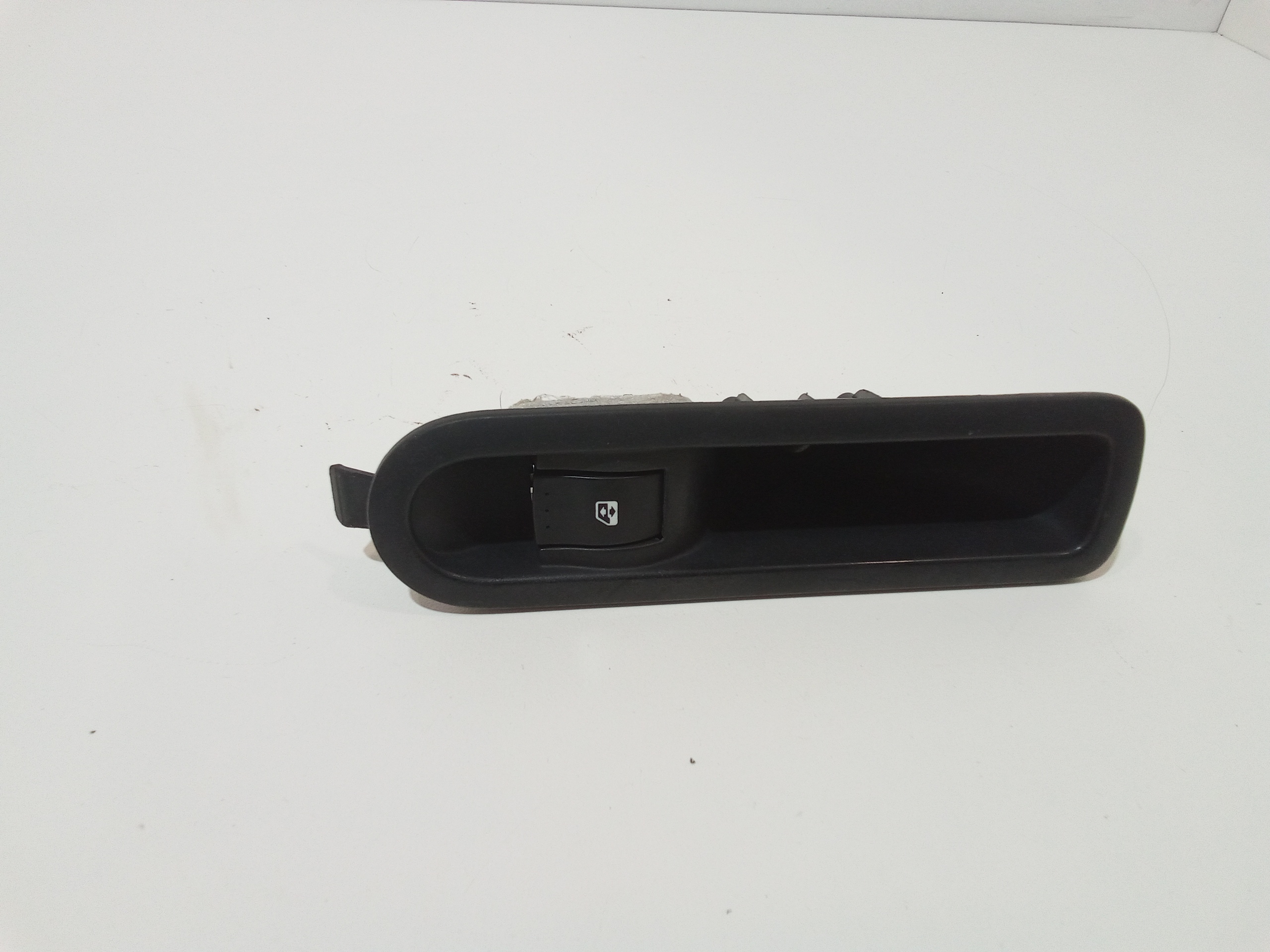 Interruttore Alzacristalli Porta Ant. Destro 8200174306 Usato