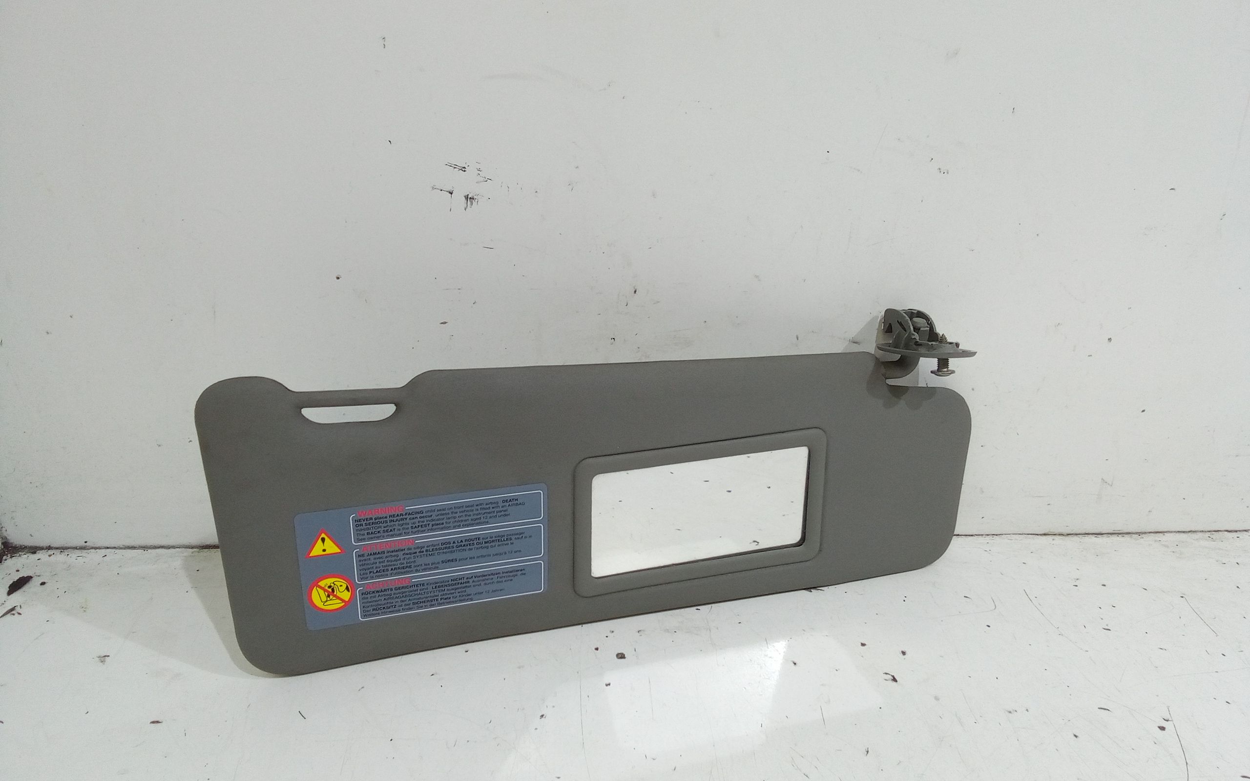 Aletta Parasole Parabrezza Destro 6001546871 Usato