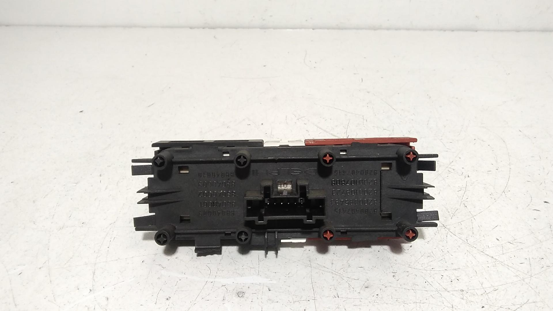 Interruttore Luci Emergenza 8200407415 Usato