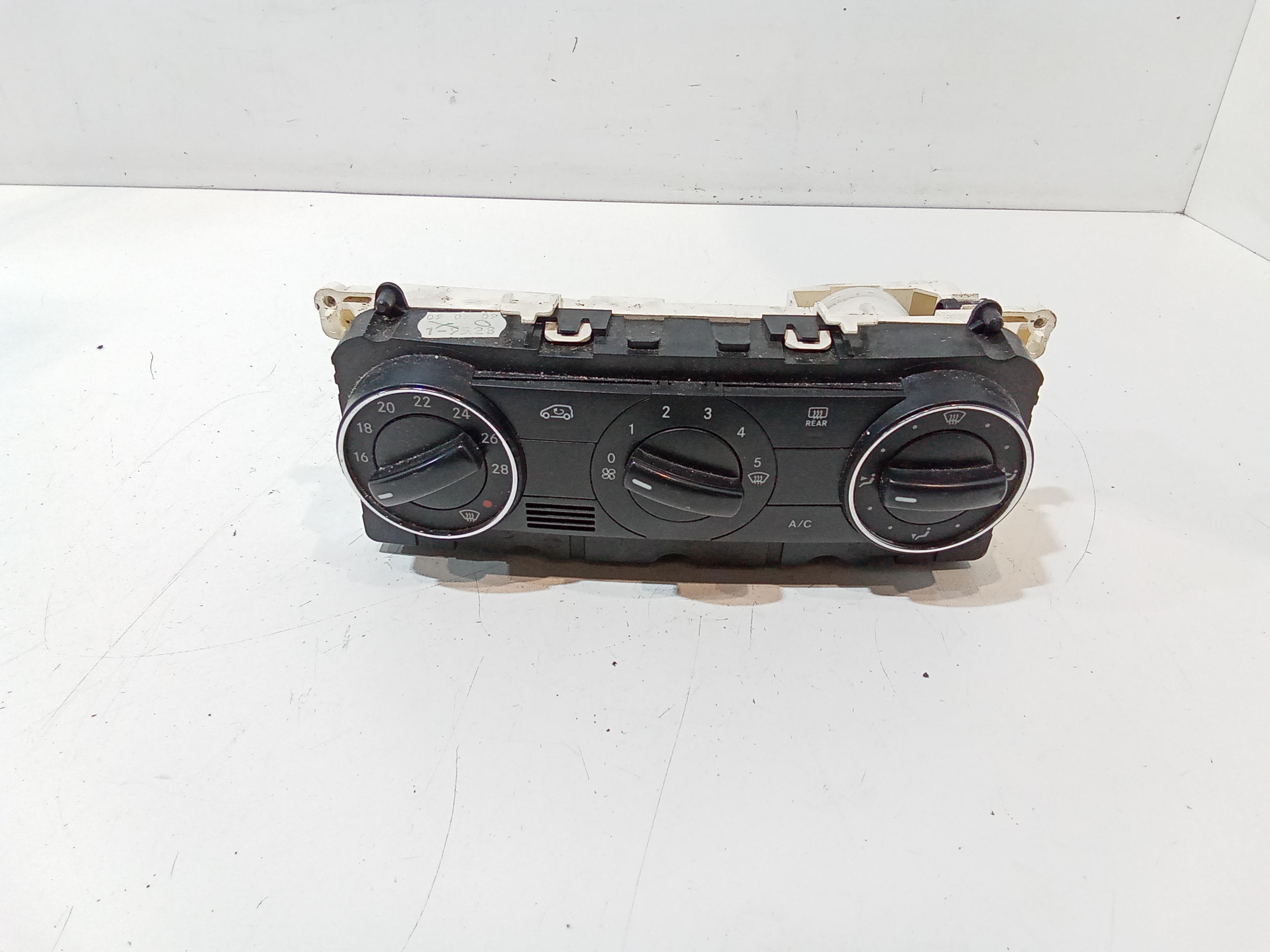 Blocco Comando Climatizzazione A1698302585 Usato