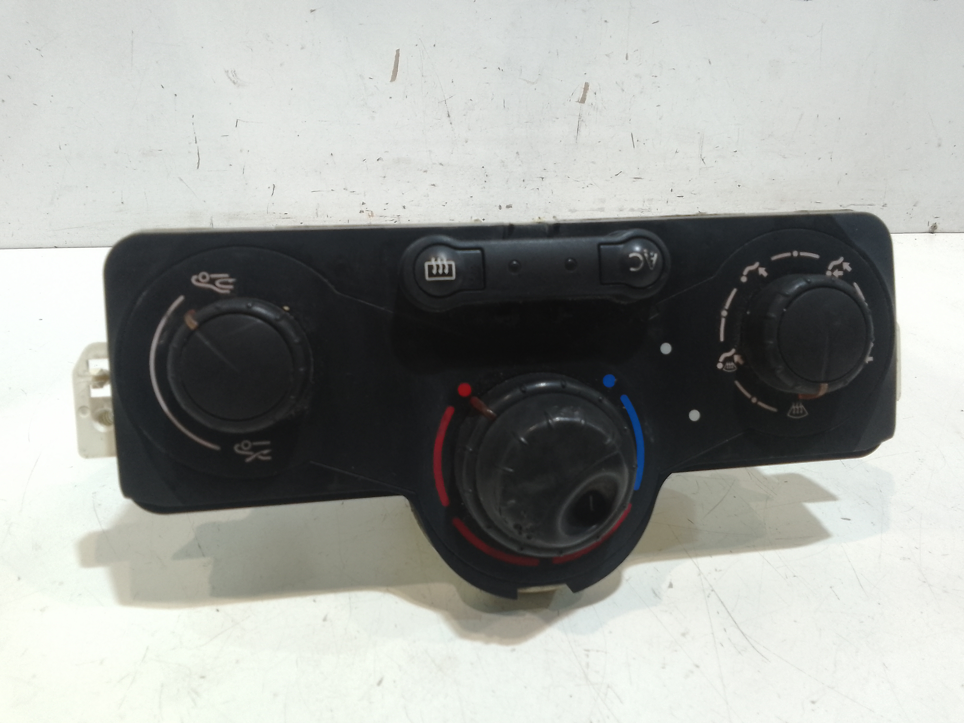 Blocco Comando Climatizzazione 7701070473 Usato