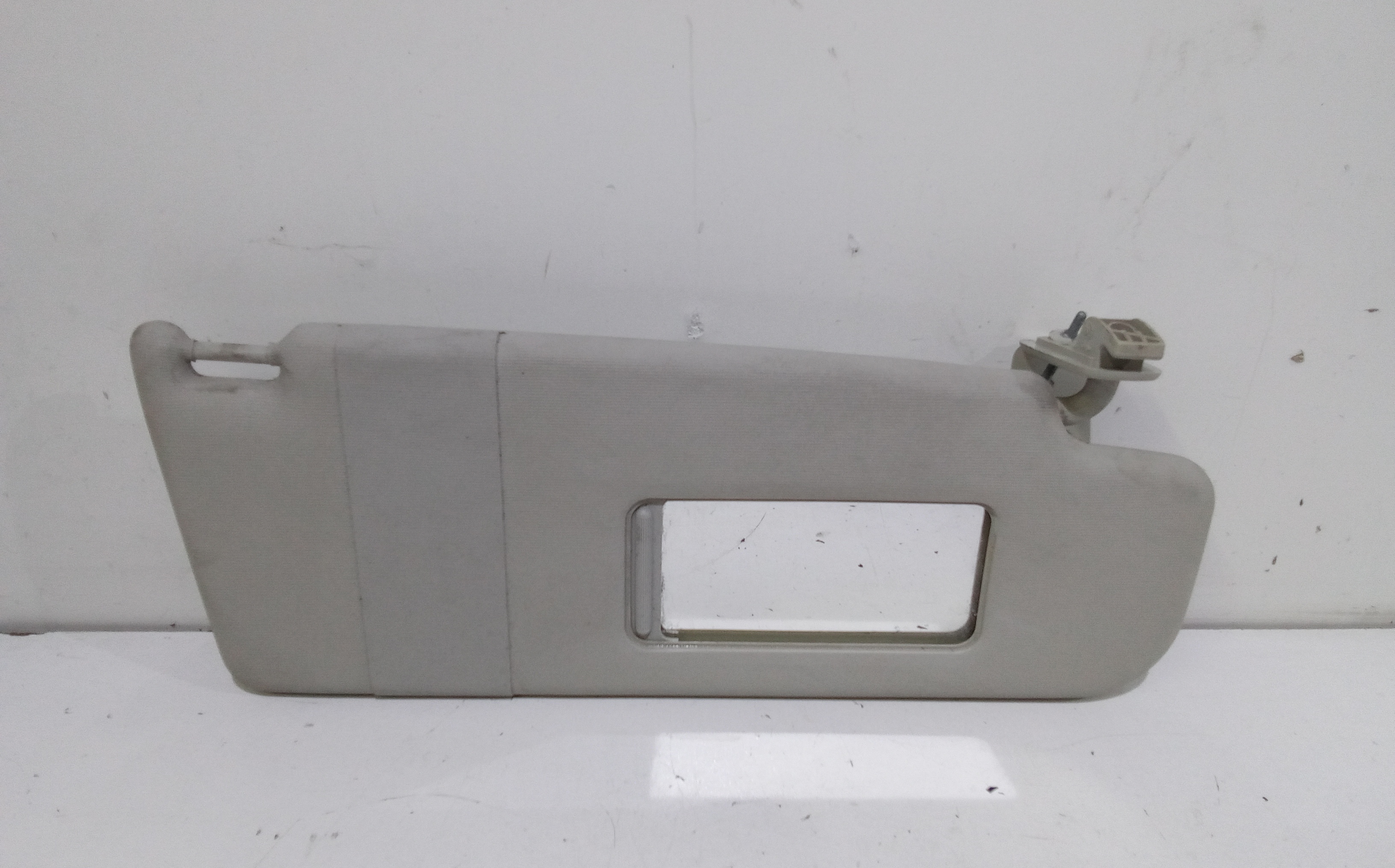 Aletta Parasole Parabrezza Destro 1K0857552L2F4 Usato