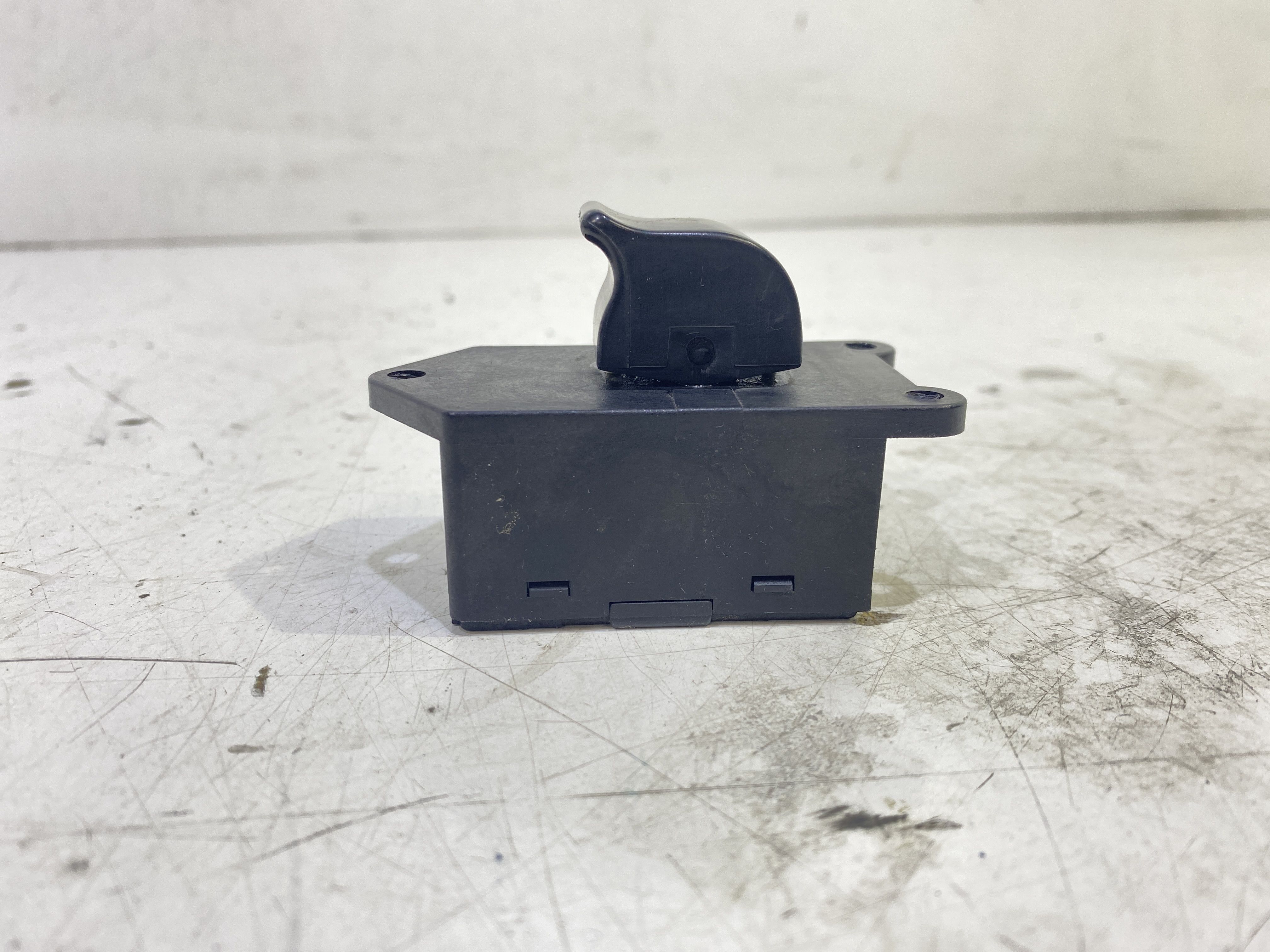 Interruttore Alzacristalli Porta Ant. Destro Usato