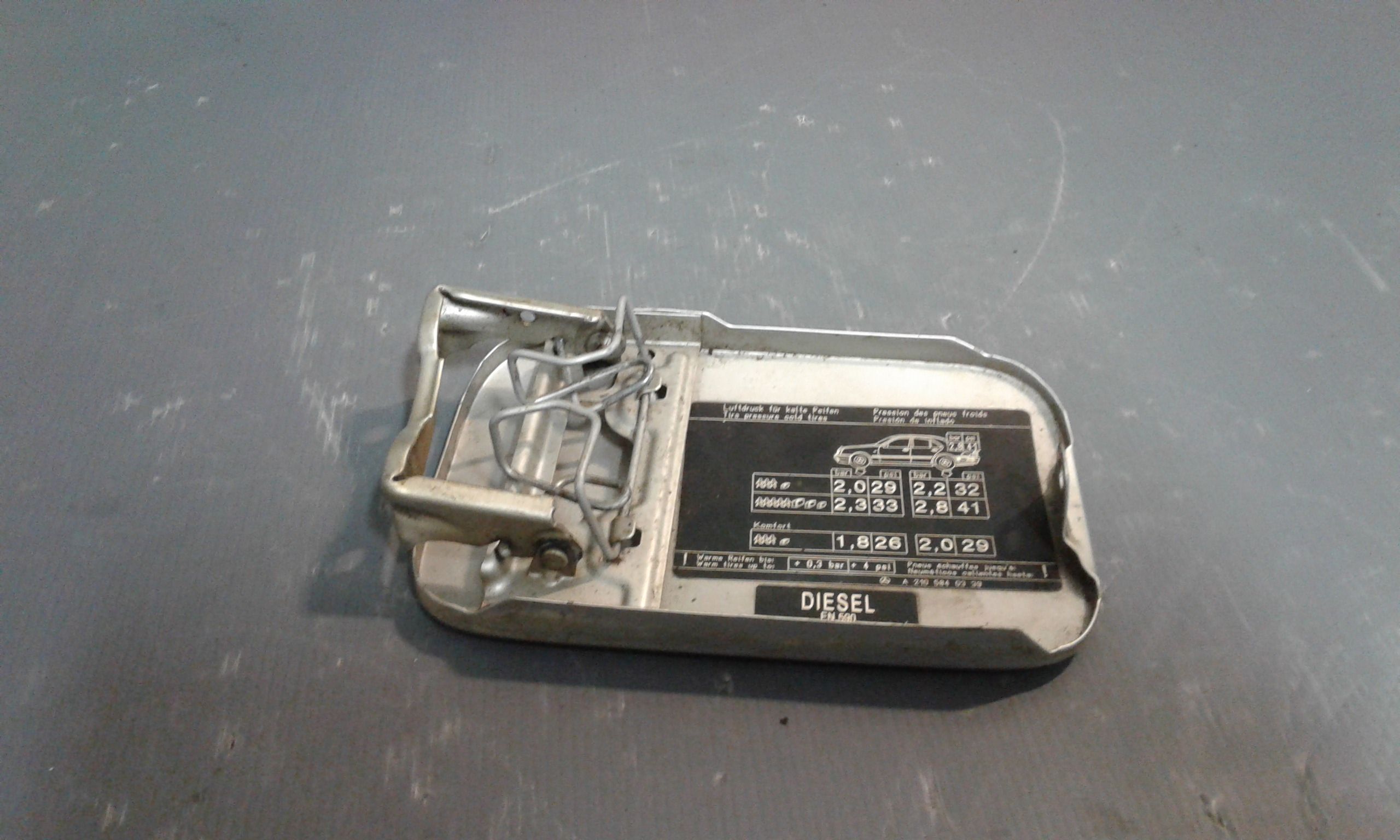 Sportello Carburante A2107500106 Usato