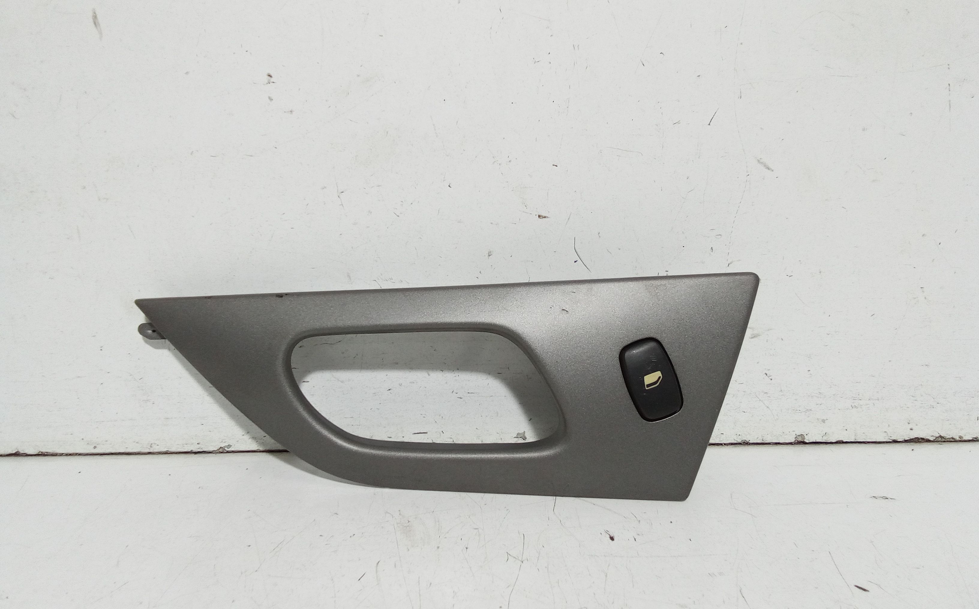 Interruttore Alzacristalli Porta Post. Destro 6554E8 Usato