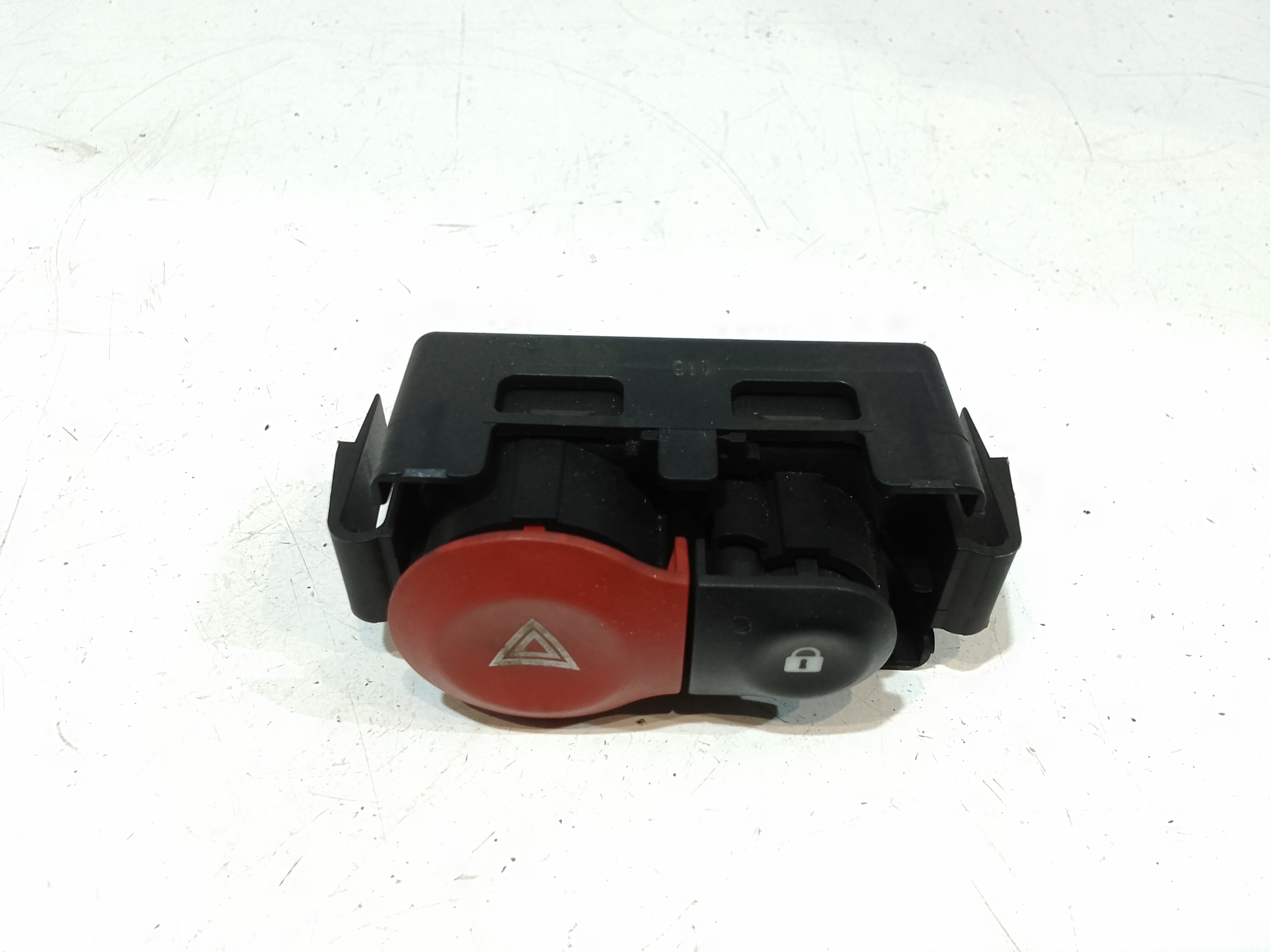 Interruttore Luci Emergenza 252103766R Usato