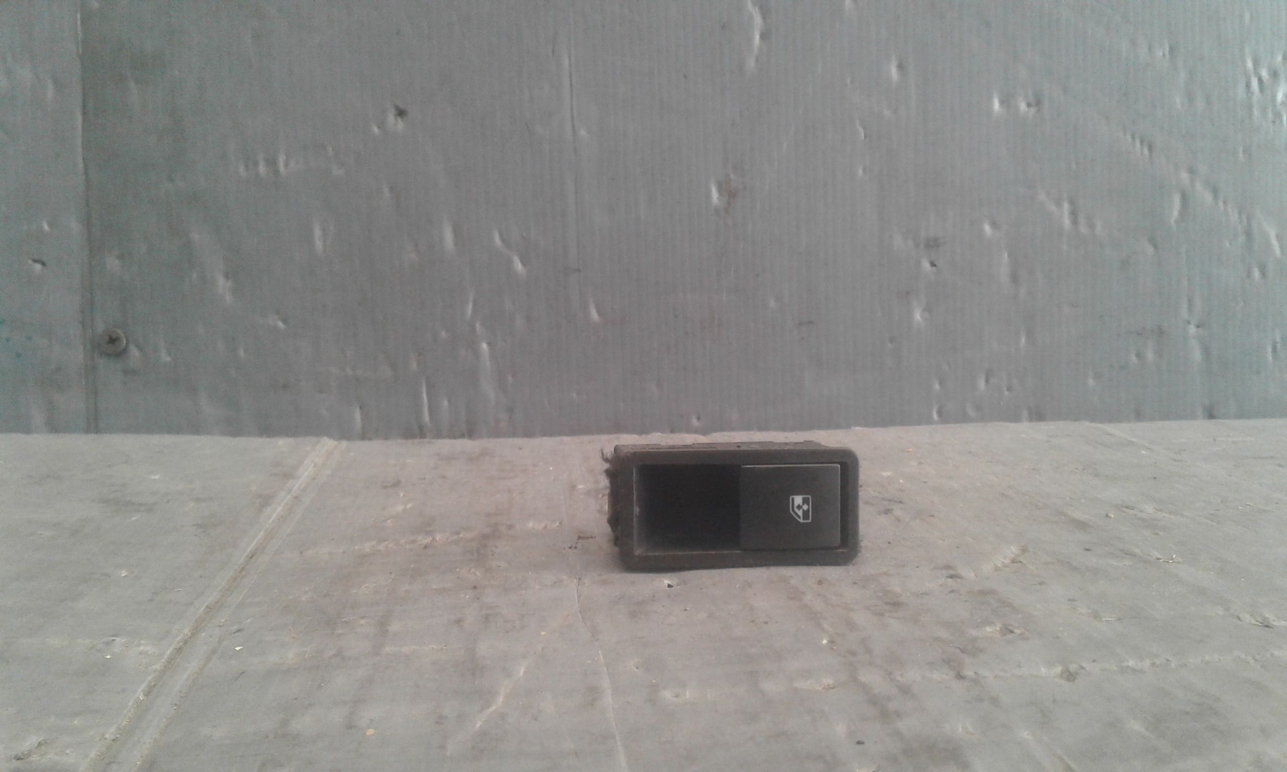 Interruttore Alzacristalli Porta Post. Sinistro 13228882 Usato