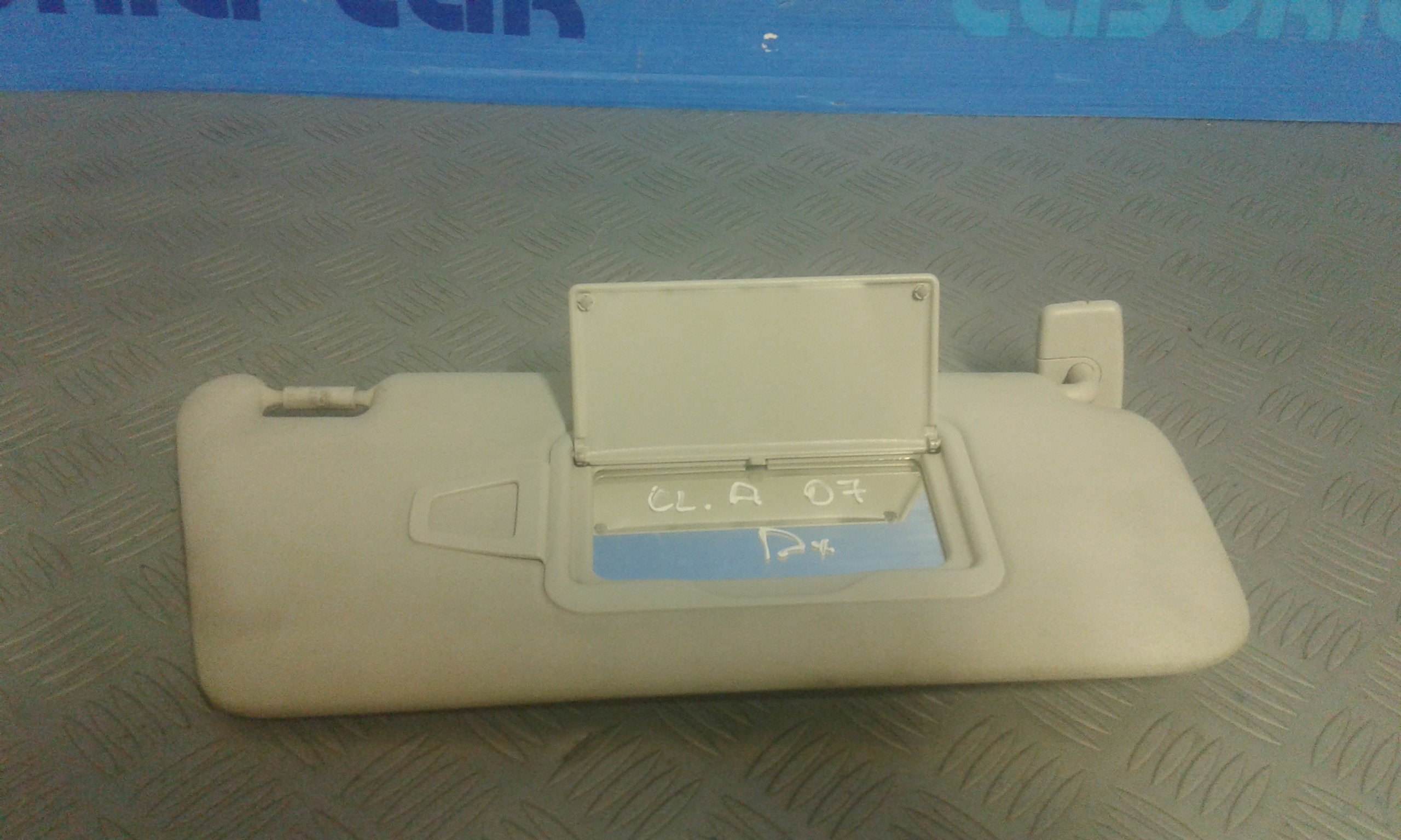 Aletta Parasole Parabrezza Destro A16981002107H48 Usato