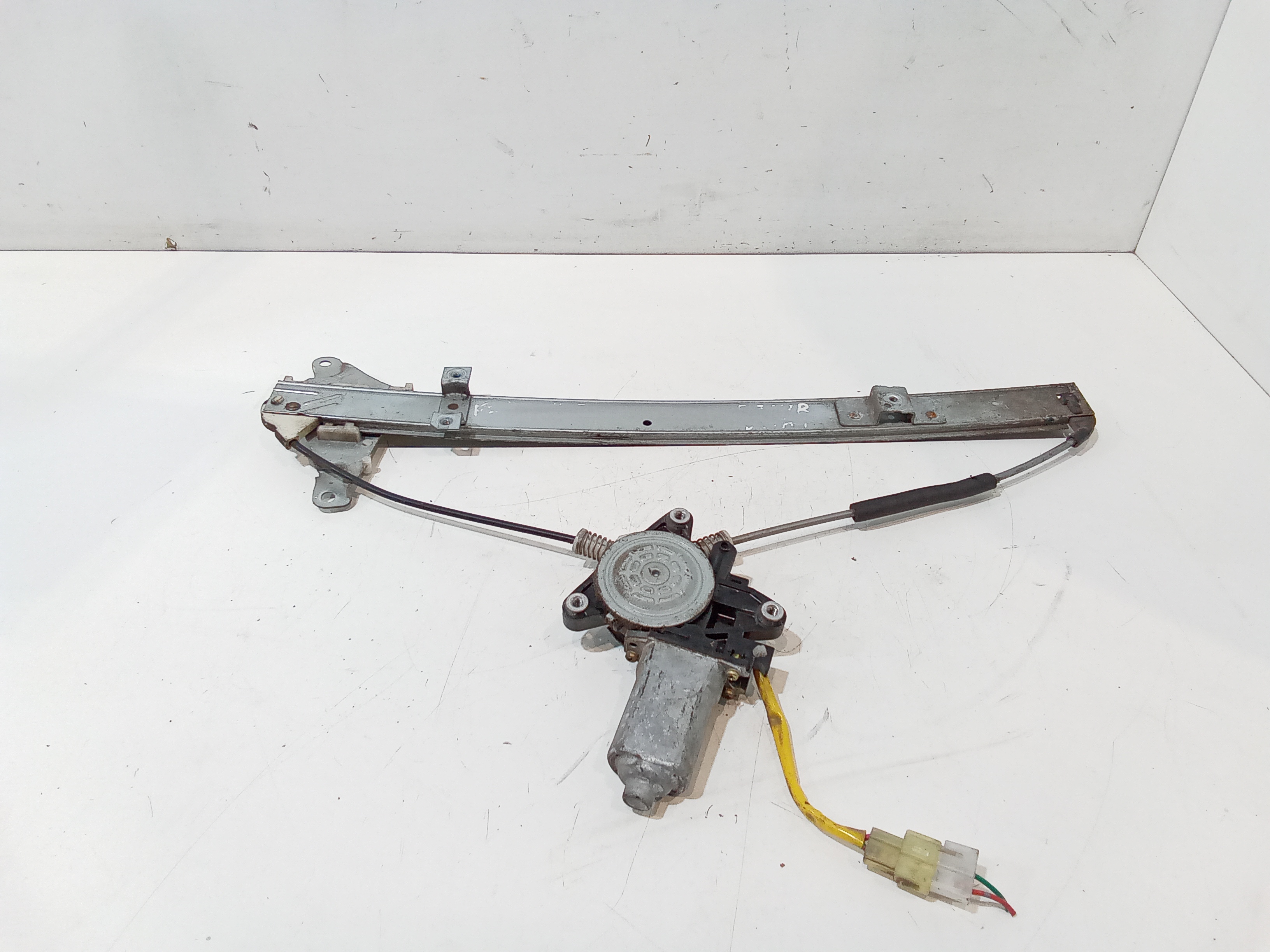 Alzacristallo Porta Ant. Destro 8341083E00000 Usato