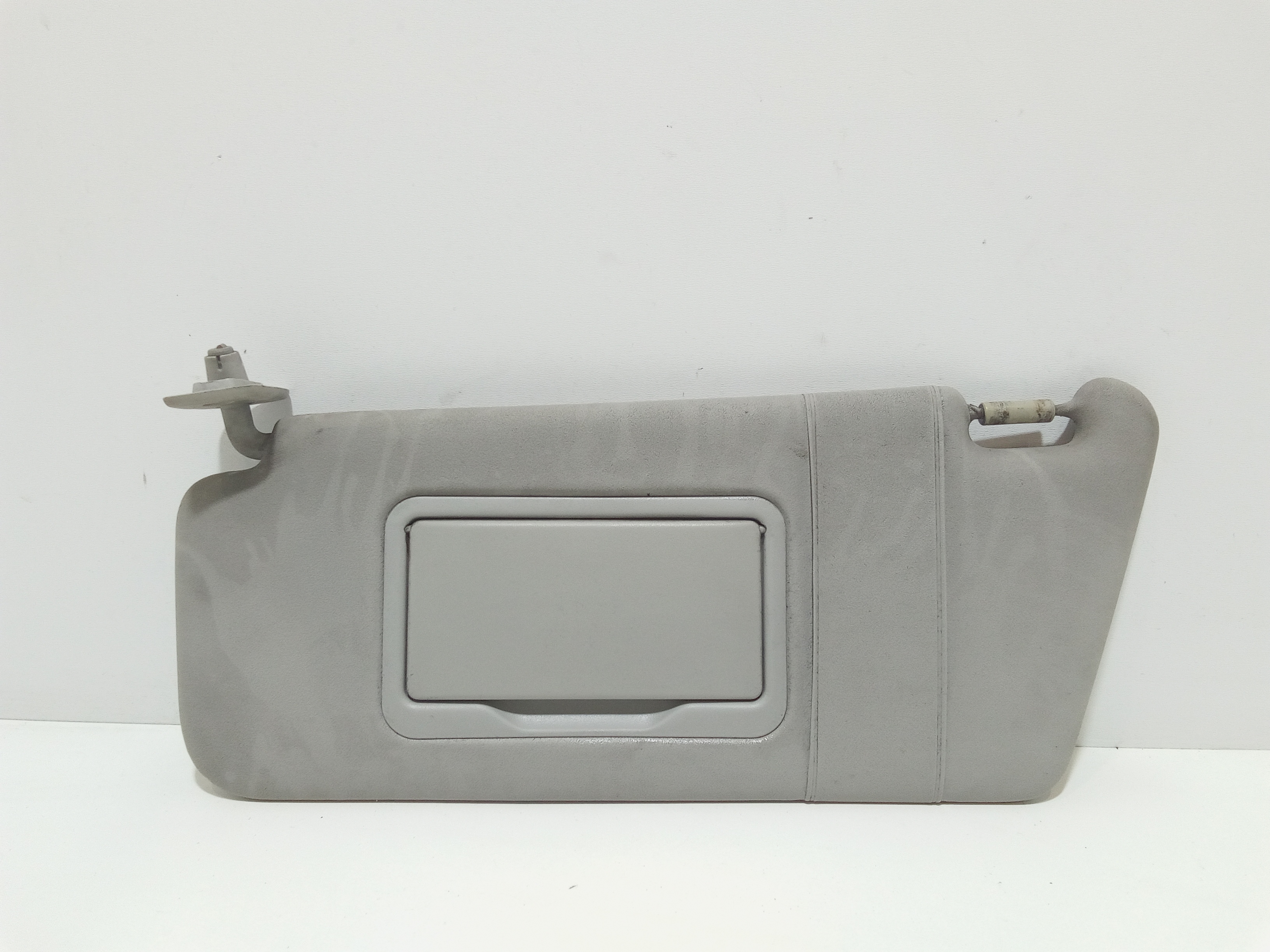 Aletta Parasole Parabrezza Sinistro A1688100110 Usato