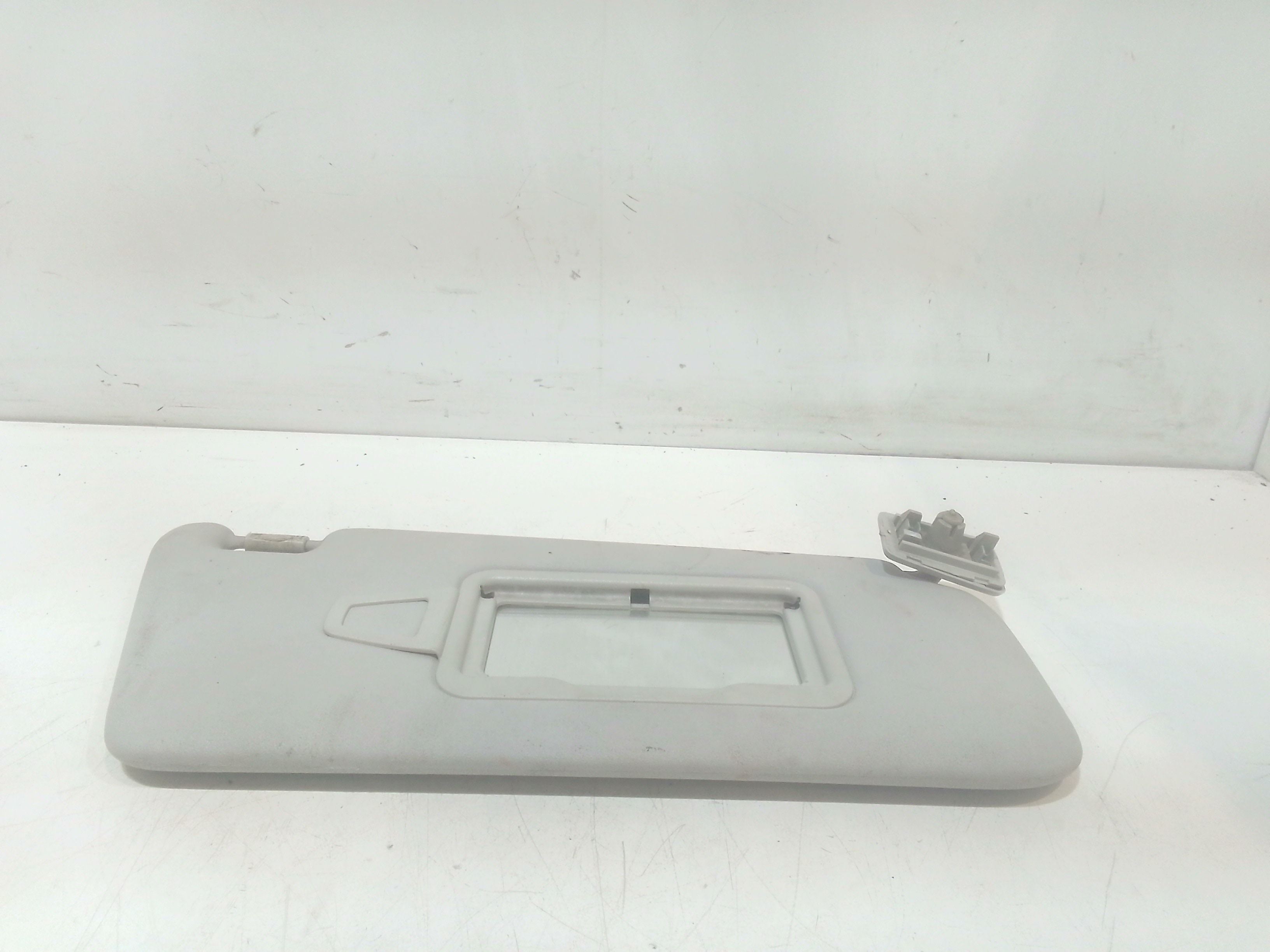 Aletta Parasole Parabrezza Destro A16981002107H48 Usato