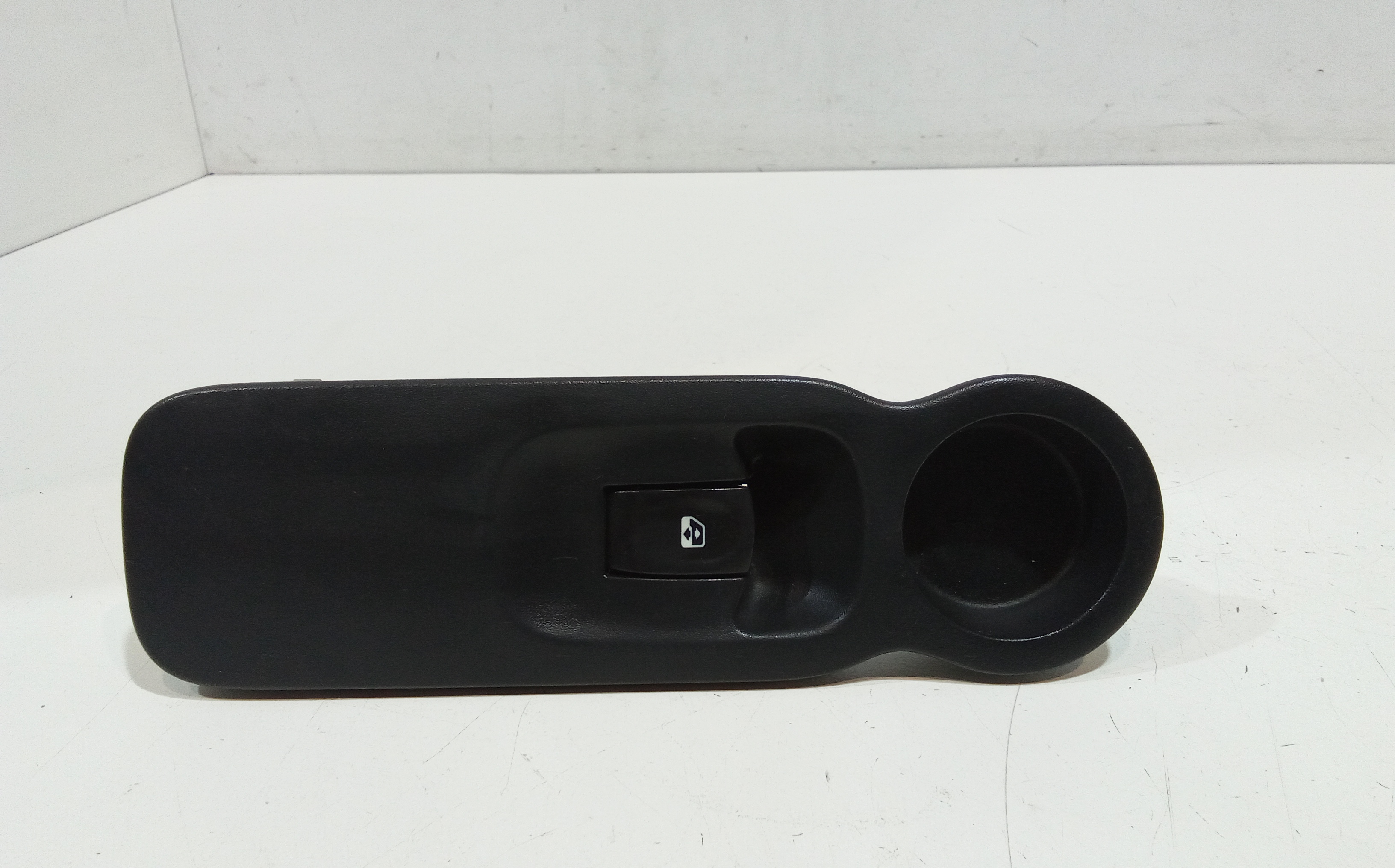 Interruttore Alzacristalli Porta Ant. Destro 8200214936 Usato