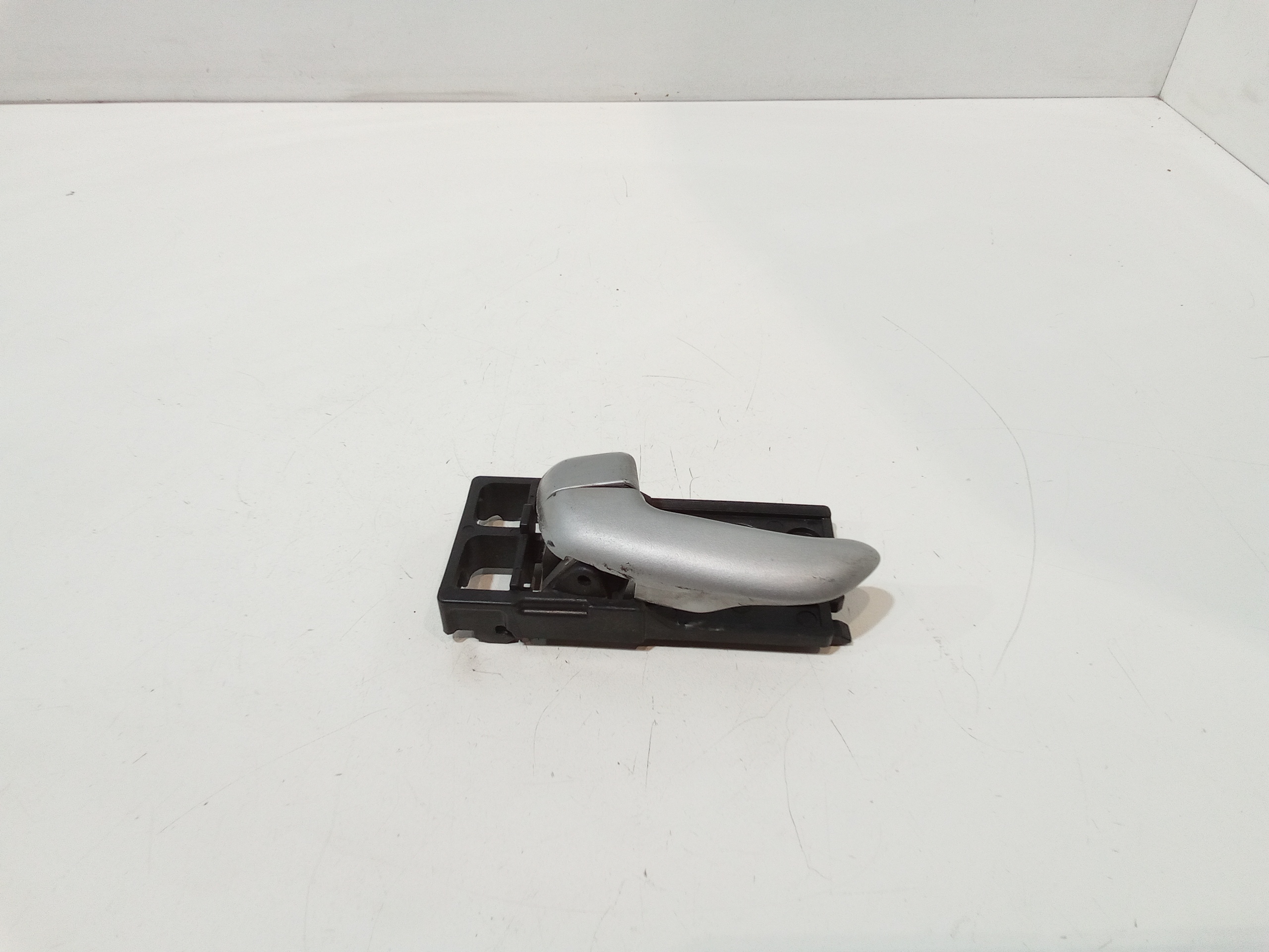 Maniglia Int. Apertura Porta Ant. Sinistro 826100X0004X Usato