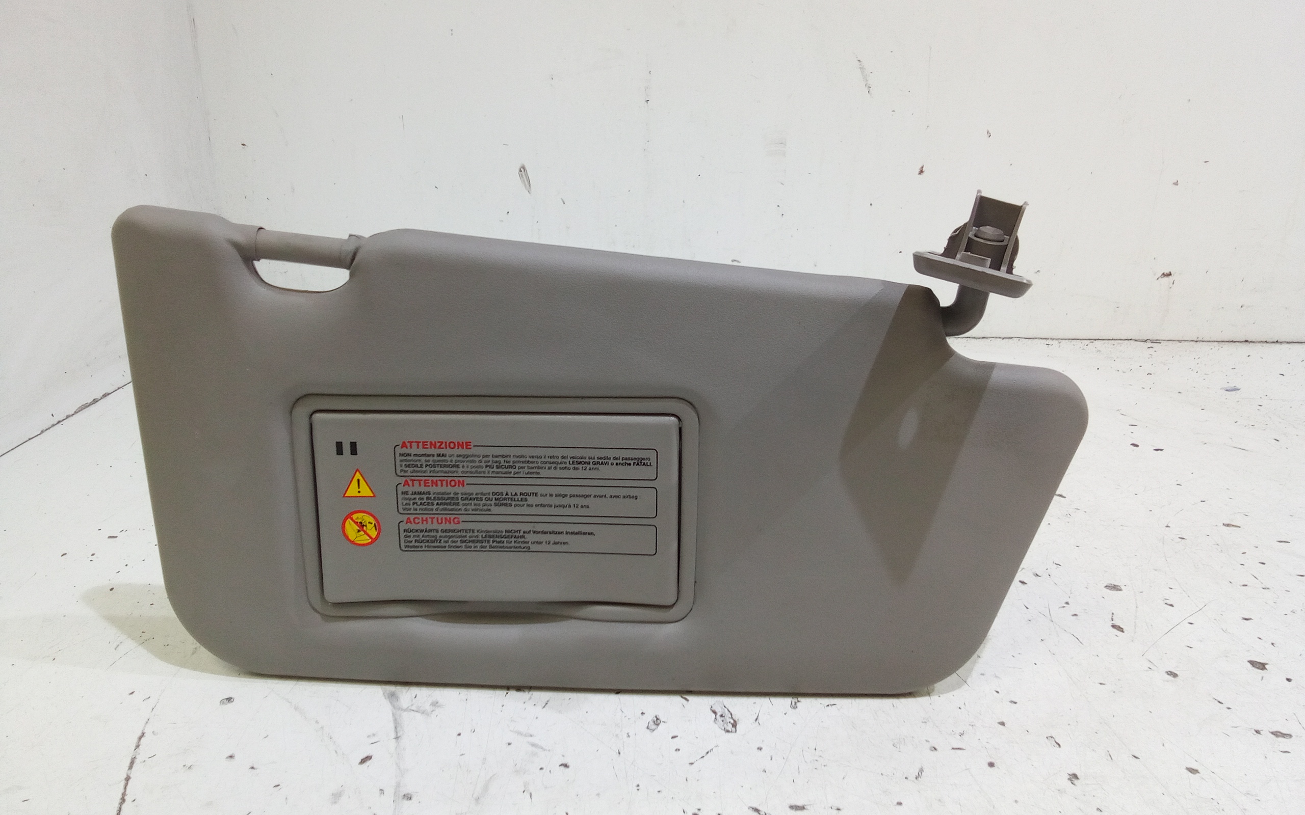 Aletta Parasole Parabrezza Destro 964001F504 Usato