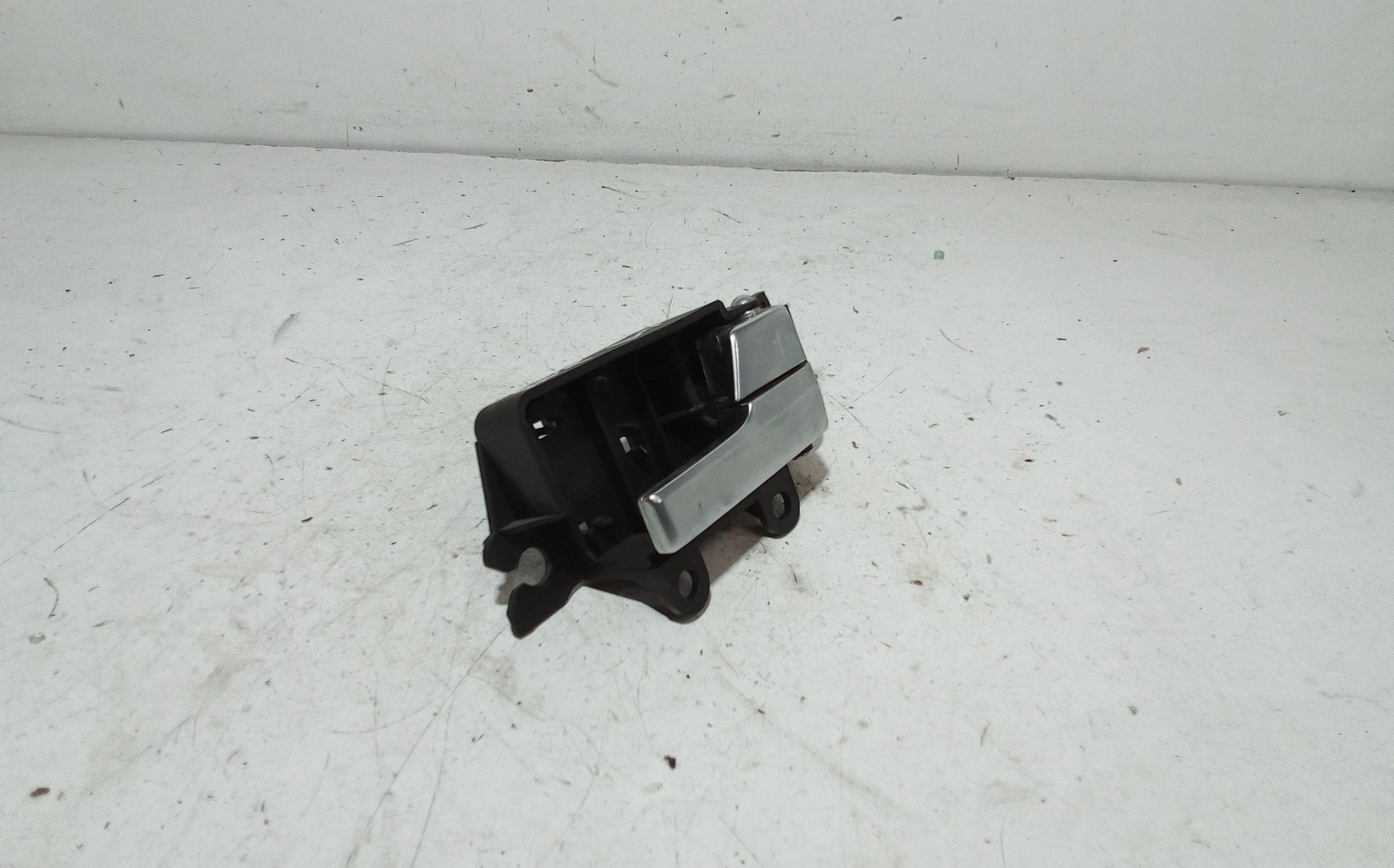 Maniglia Int. Apertura Porta Ant. Destro Usato