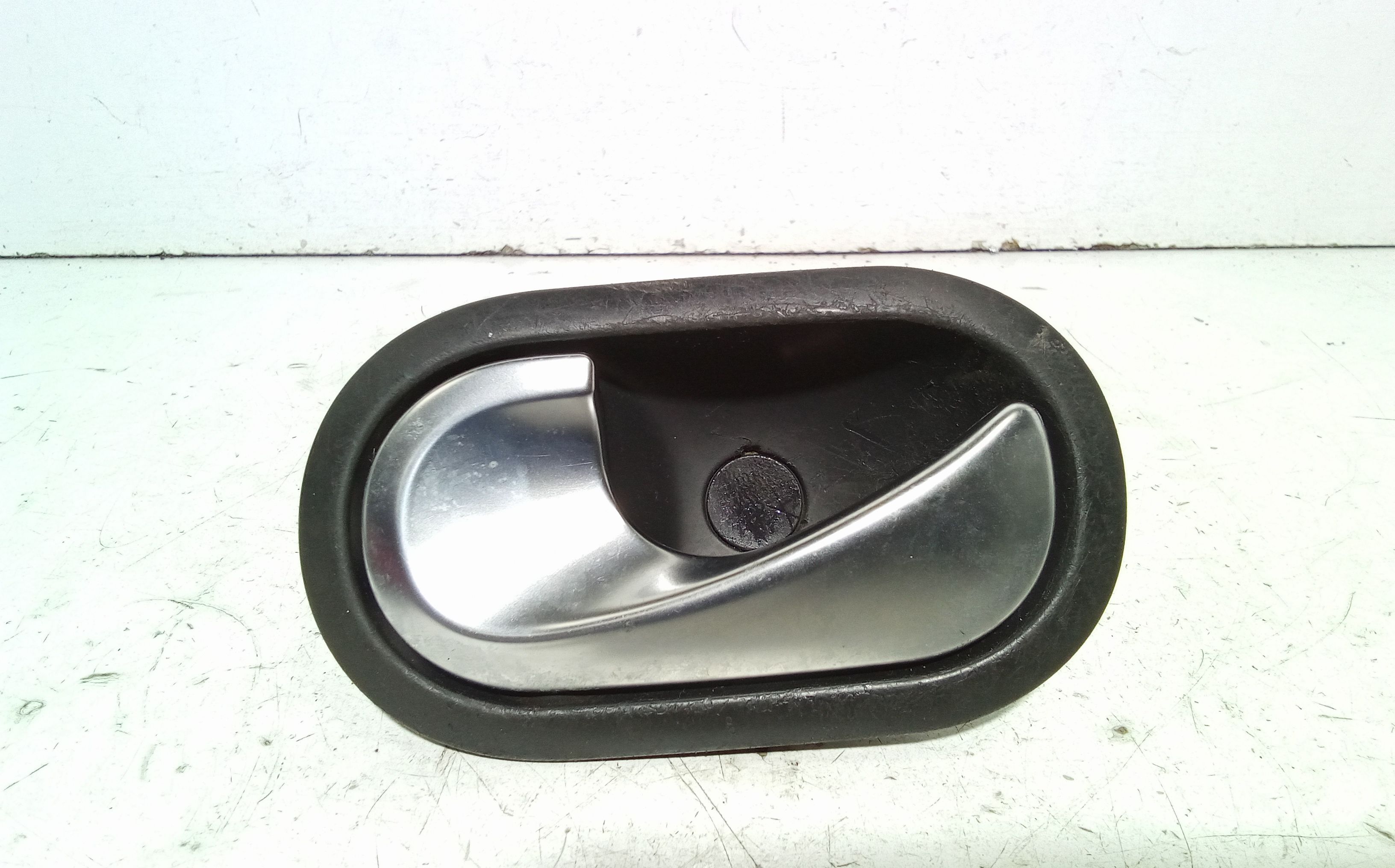 Maniglia Int. Apertura Porta Post. Sinistro 8200028487 Usato