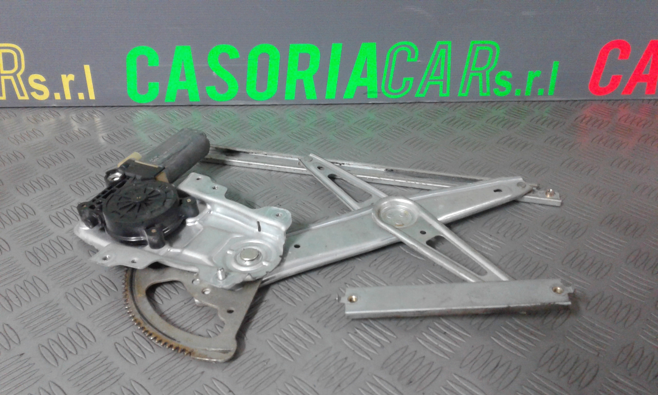 Alzacristallo Porta Ant. Destro 698100D010 Usato