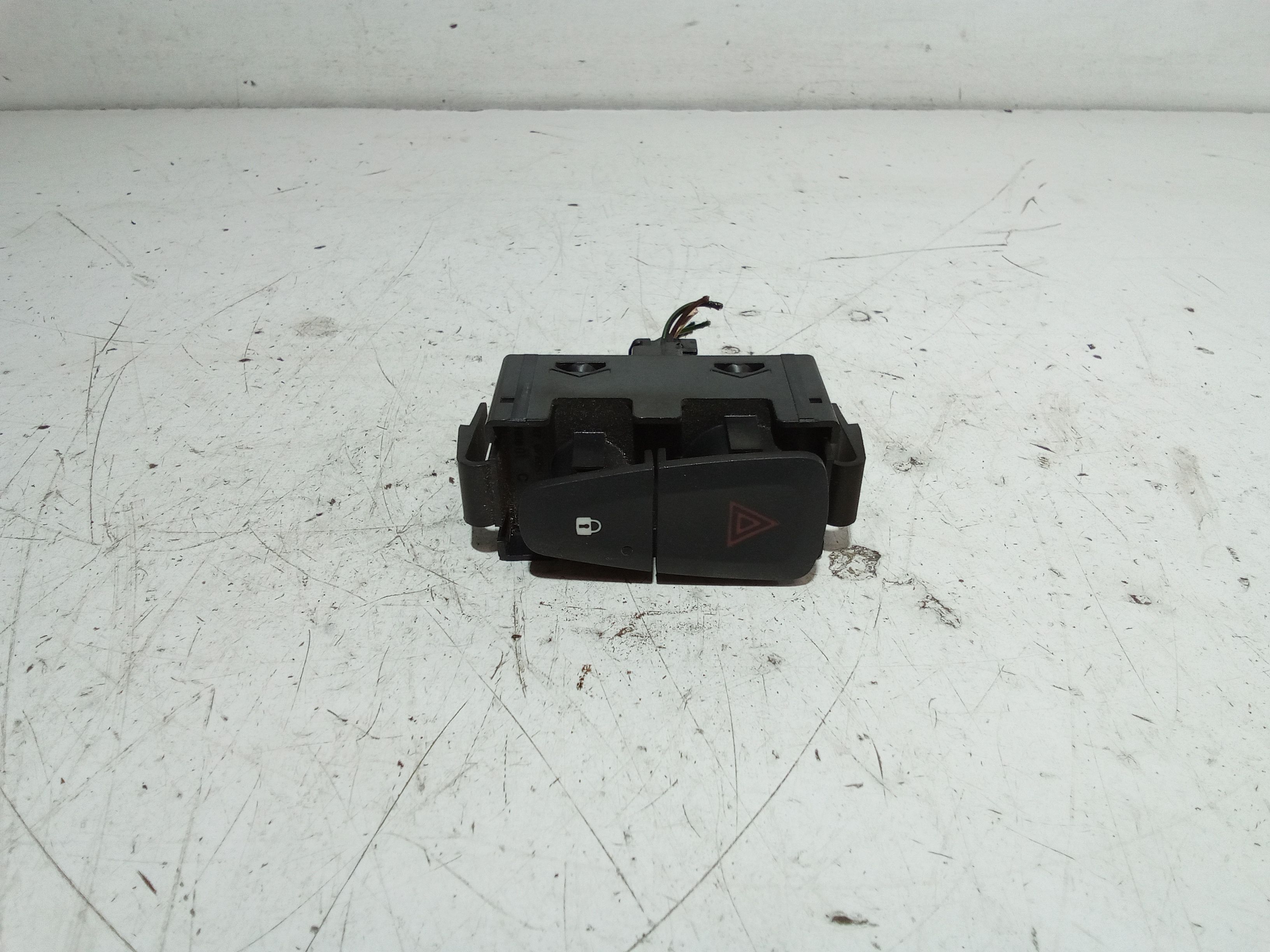 Interruttore Luci Emergenza 252905668R Usato