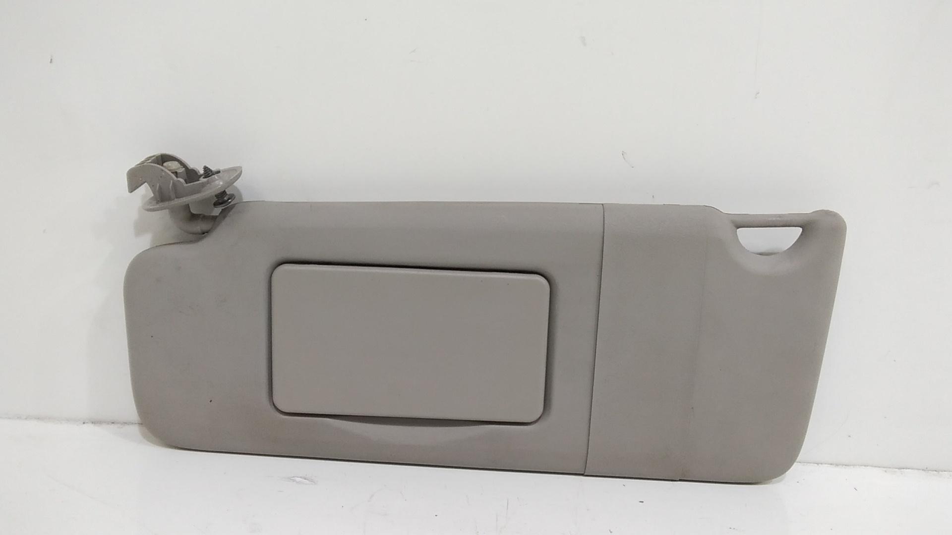 Aletta Parasole Parabrezza Sinistro 8200385101 Usato