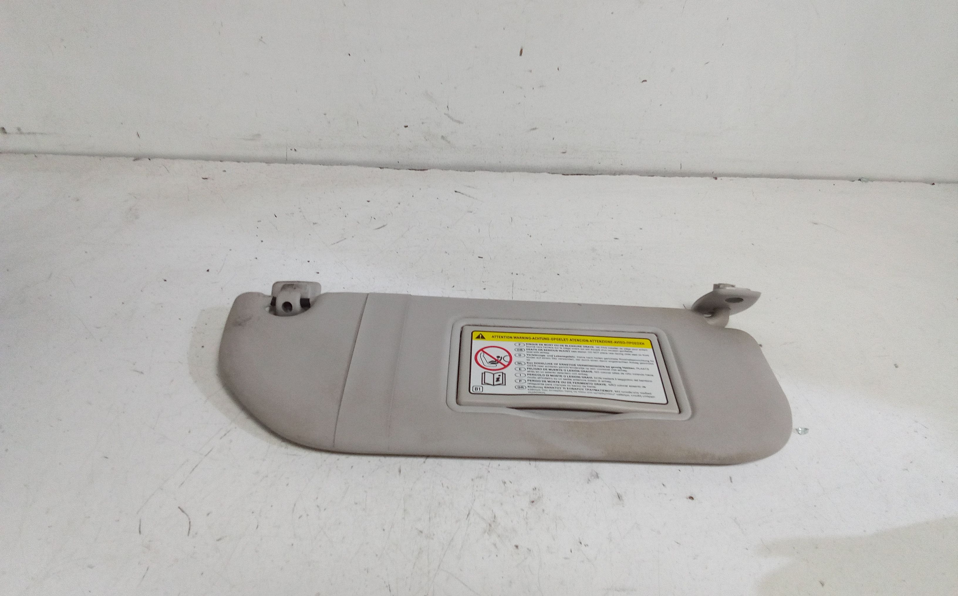 Aletta Parasole Parabrezza Destro 0474109010 Usato