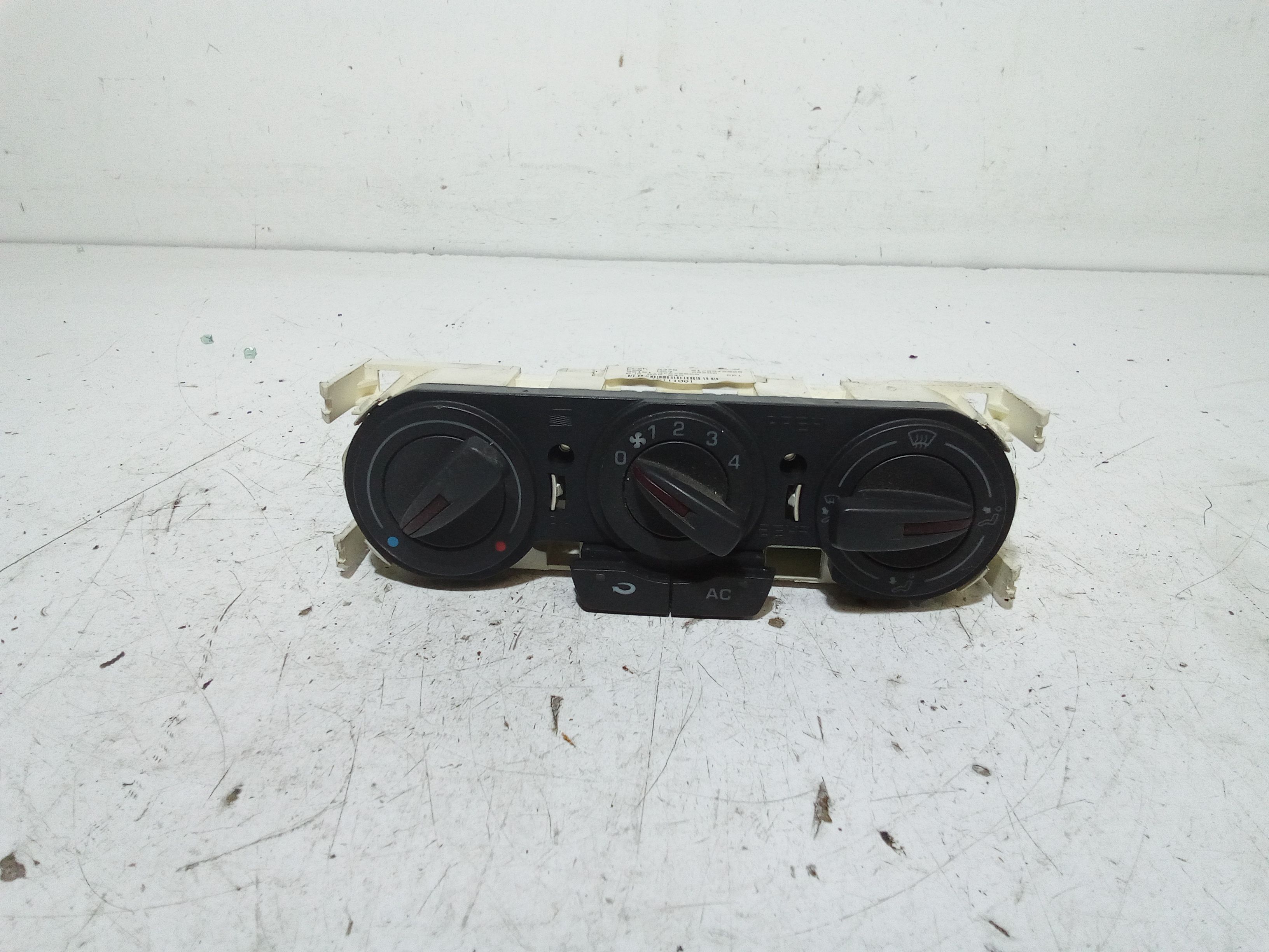 Blocco Comando Climatizzazione 6L0819045DNEE Usato