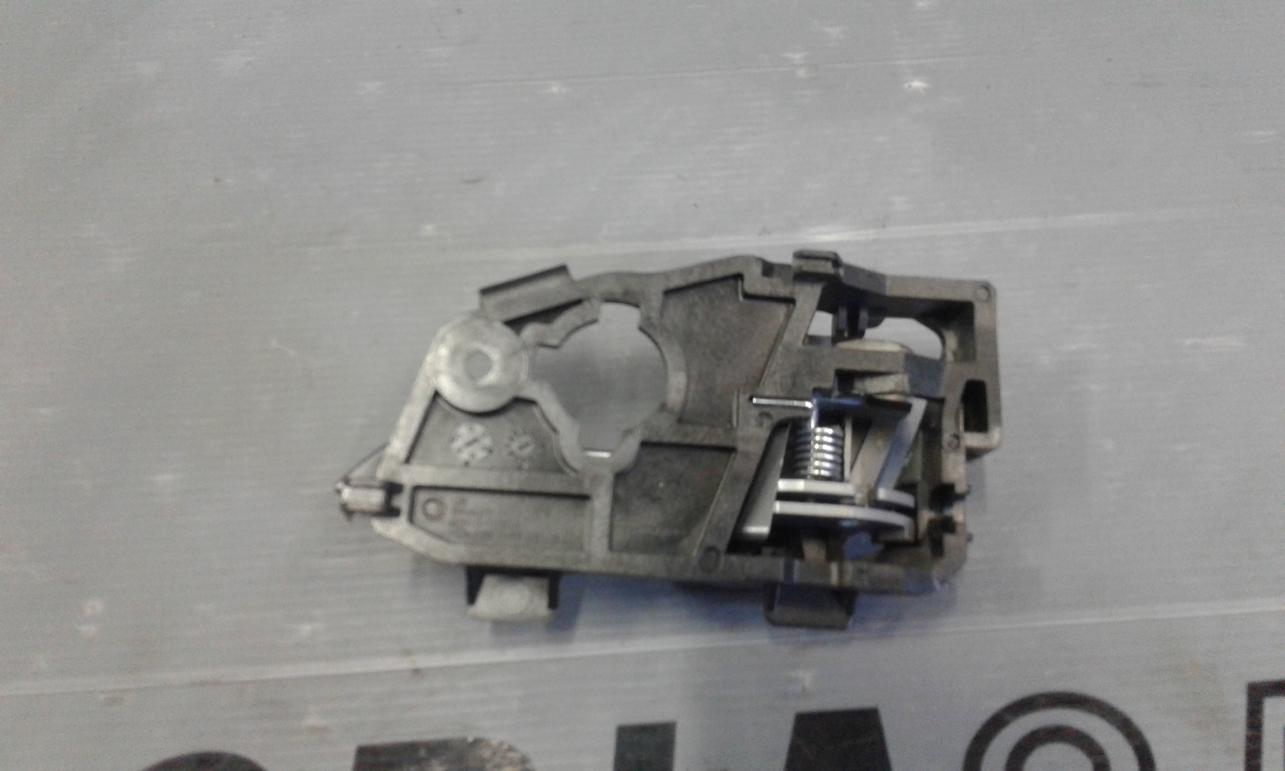 Maniglia Int. Apertura Porta Ant. Sinistro 826101W010 Usato